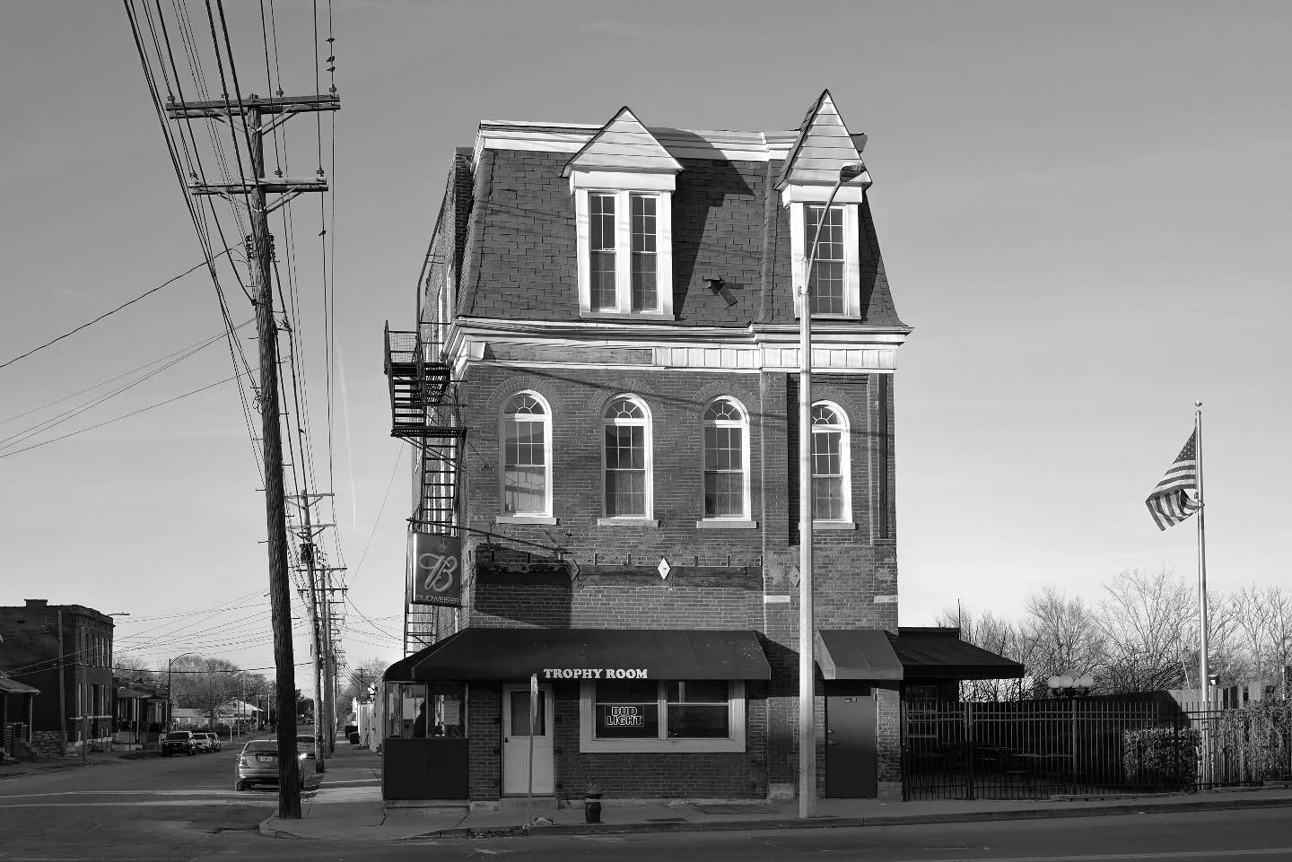 :: saint louis, missouri 2025
&zwnj;
📷 :: leica q2 monochrom
&zwnj;
#trophyroom #cornerpubstl #neighborhoodbar #goldenhour #stlarchitecture #southsaintlouis #cityproper #southcity #southside #southcitystl #stlouis  #saintlouis #cityscape #urbanphoto
