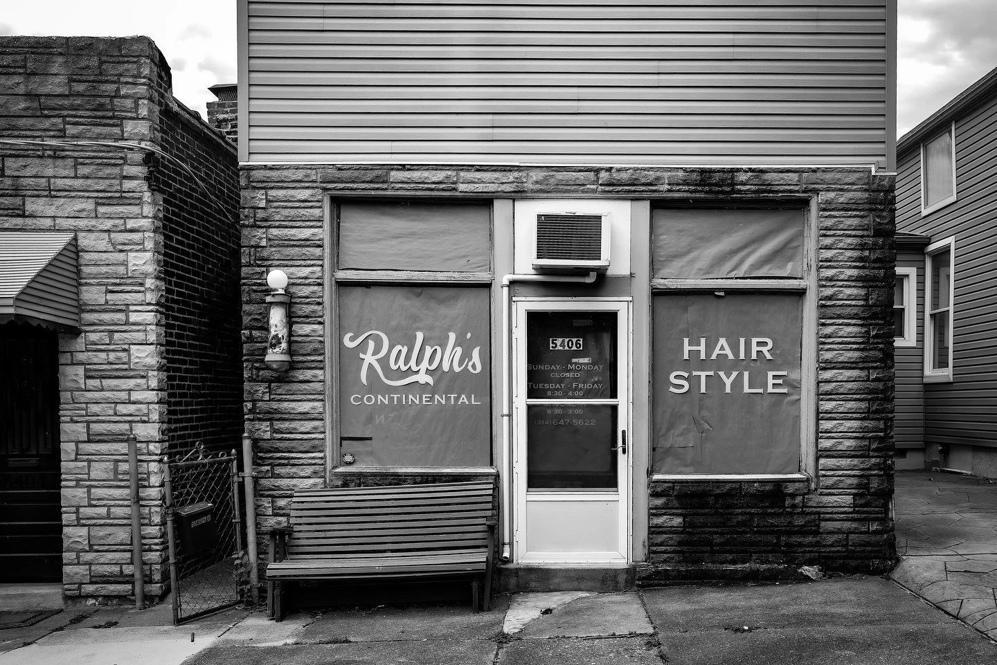 :: saint louis, missouri 2025
&zwnj;
📷 :: leica q2 monochrom
&zwnj;
#ralphscontinental #barbershop💈 #hairstyle #barber ✂️#barbershop #southsaintlouis #cityproper #southcity #southside 
#southcitystl #stlouis  #saintlouis #cityscape #urbanphotograph