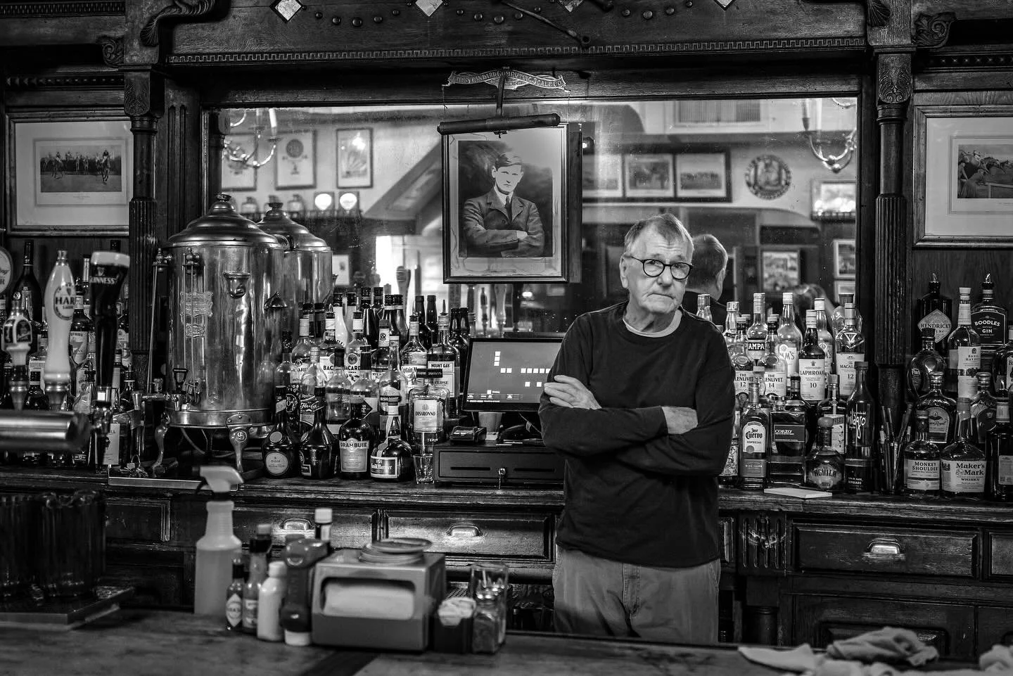 :: south saint louis, 2025
&zwnj;
📷 :: leica q2 monochrom 

just a couple legends hanging out on a sunday morning 
&zwnj;
#oconnellspub #oconnellspubstl #neighborhoodbarstl #localpub #irishpub🇮🇪 #cornerpubstl #southsaintlouis #cityproper #southcit