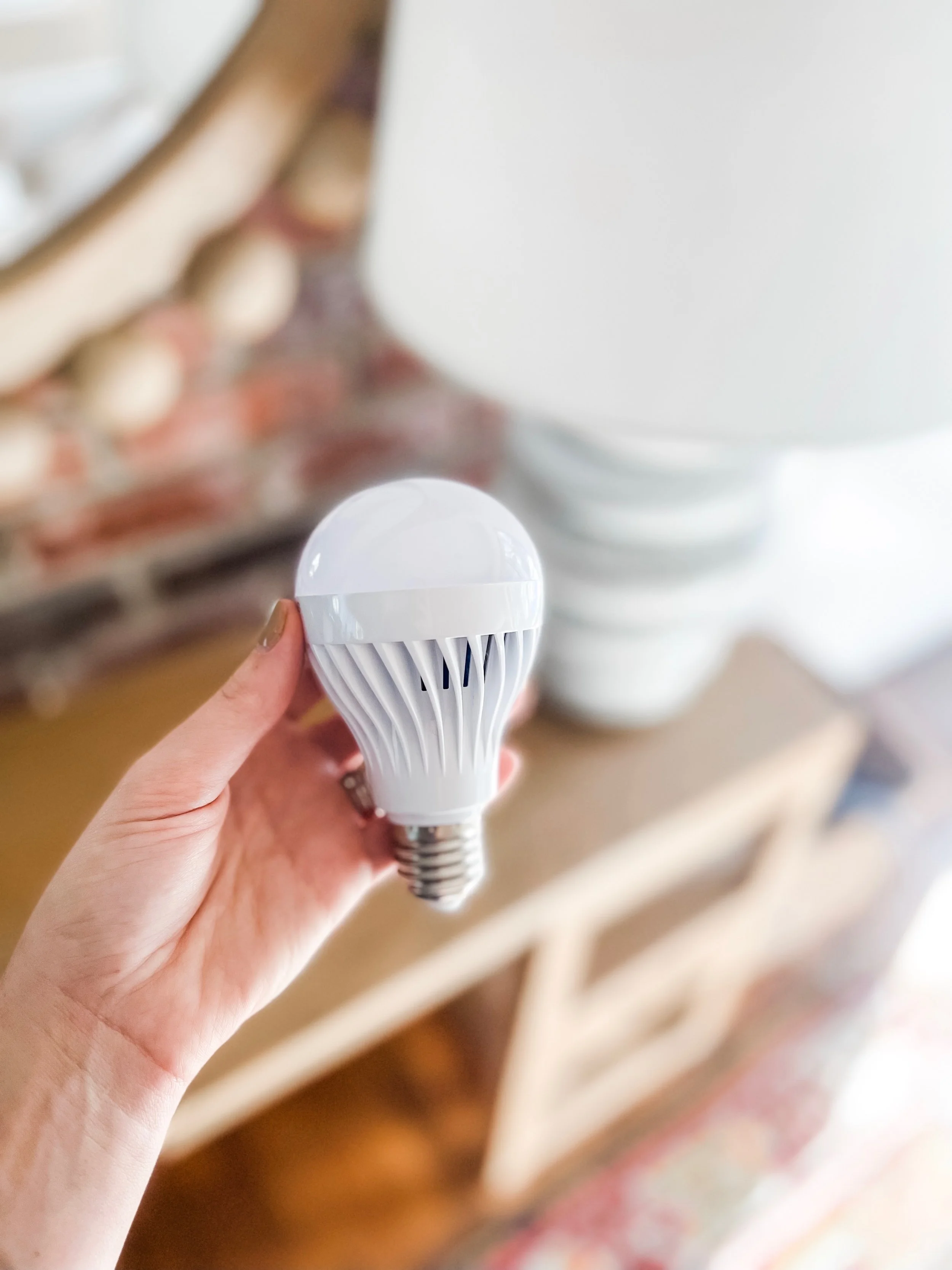  Amazon battery powered light bulb 
