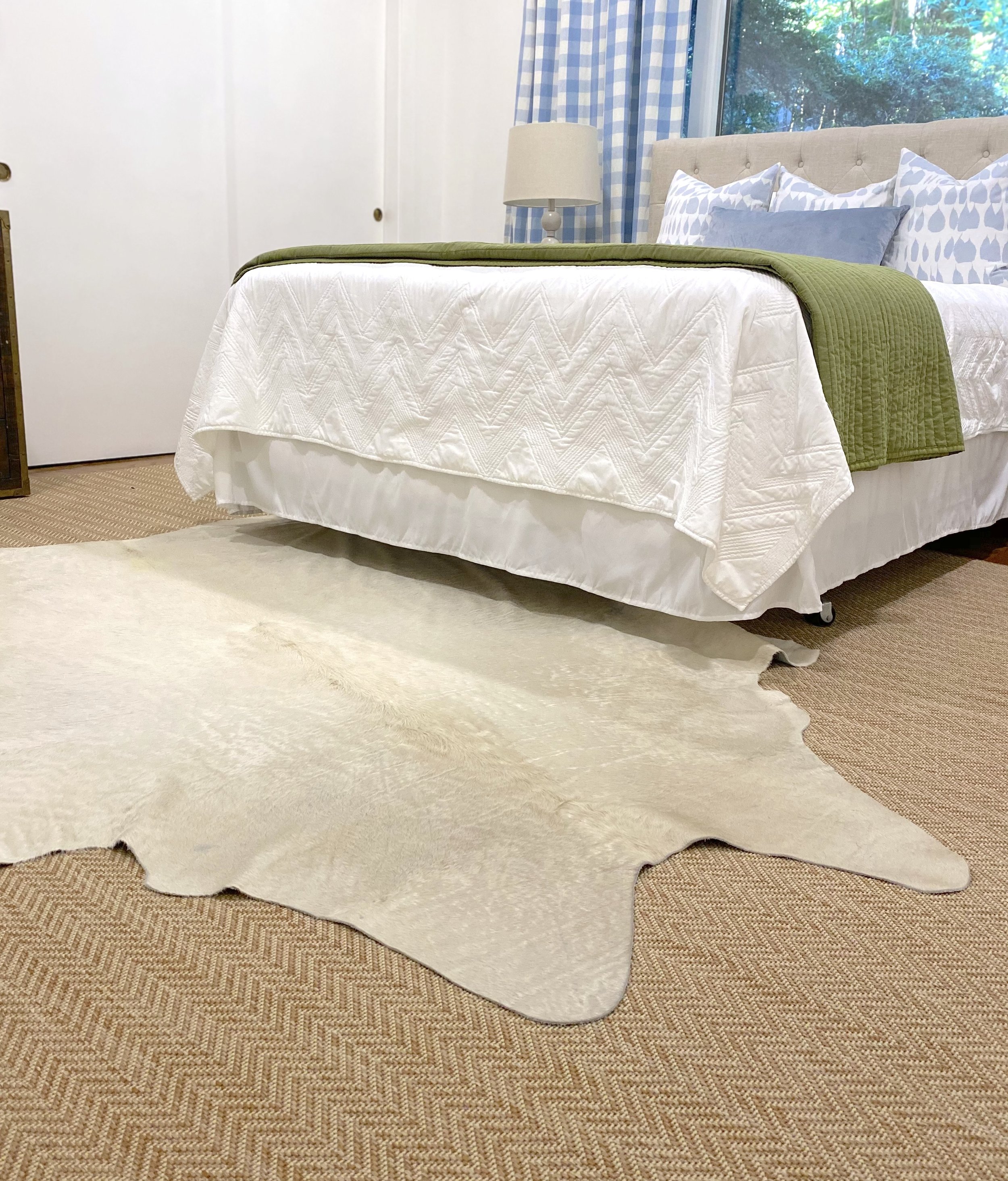 How to Keep a Cowhide Rug From Sliding