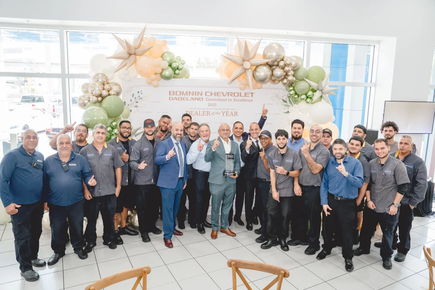 Bomnin service technicians celebrating together
