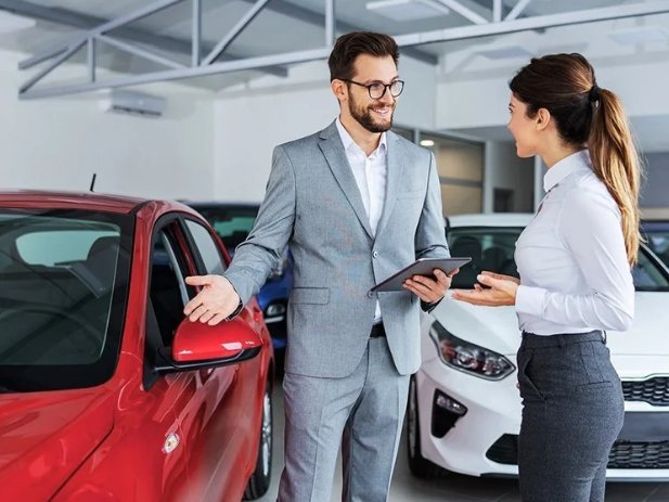 A Bomnin associate helping a customer at the dealership