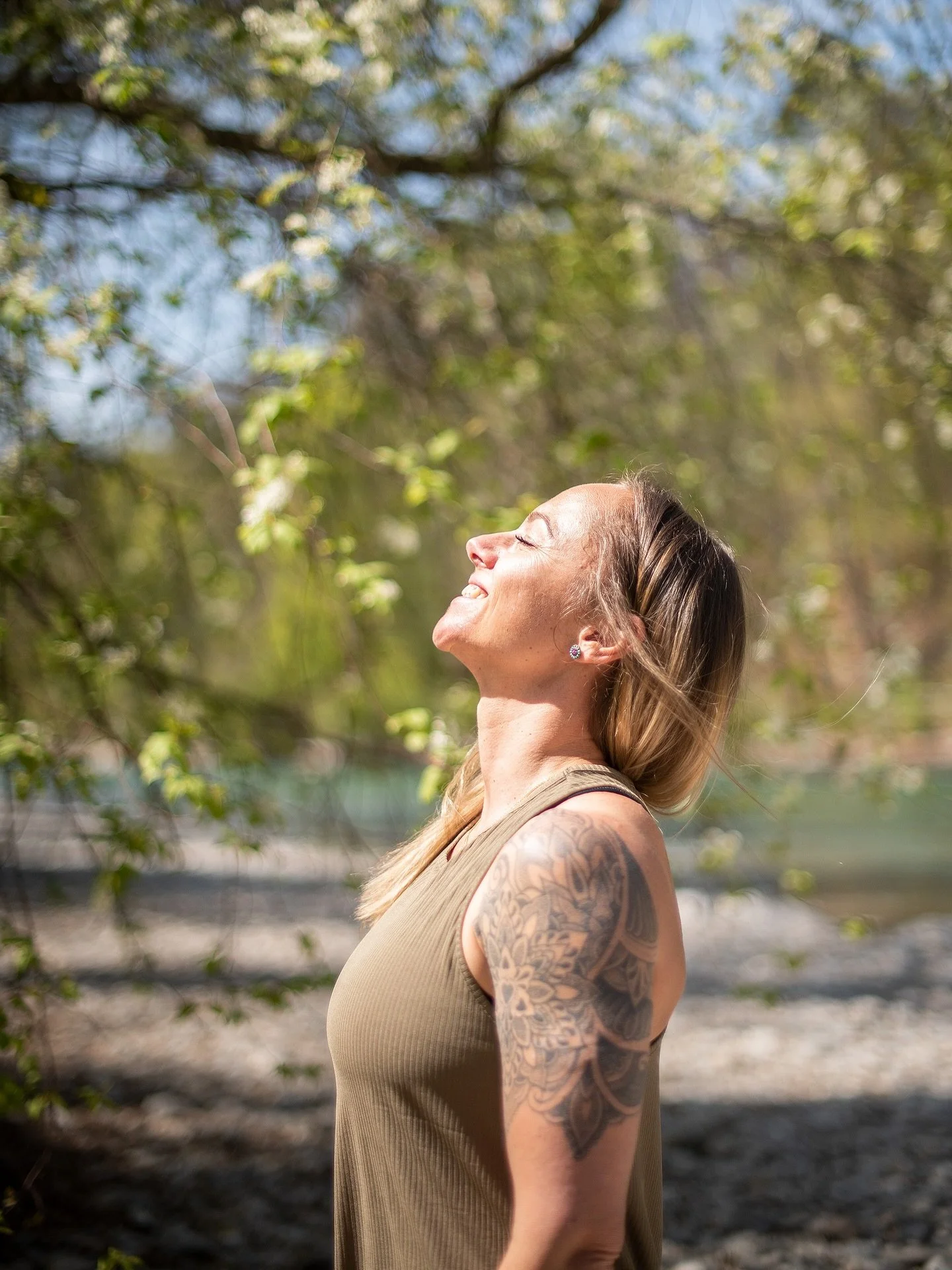 Ich bin Tamara. Gr&uuml;nderin von Soulspace und gleichzeitig immer Sch&uuml;lerin. ✨

Denn Yoga ist kein Ziel, das man einmal erreicht. Es ist ein Weg, der nie aufh&ouml;rt. 🌿

Darum habe ich am 1. September meine Yogatherapie Ausbildung gestartet.