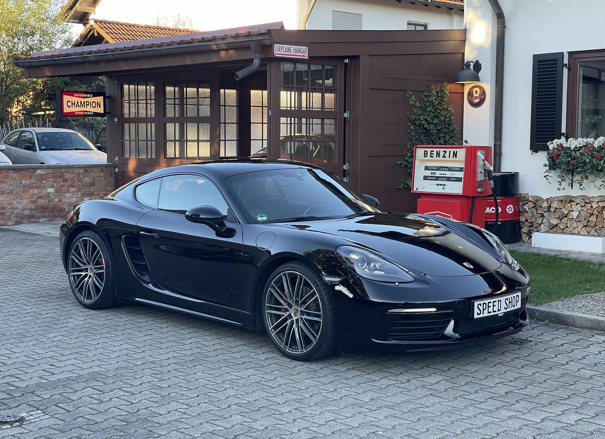 Porsche Cayman 982