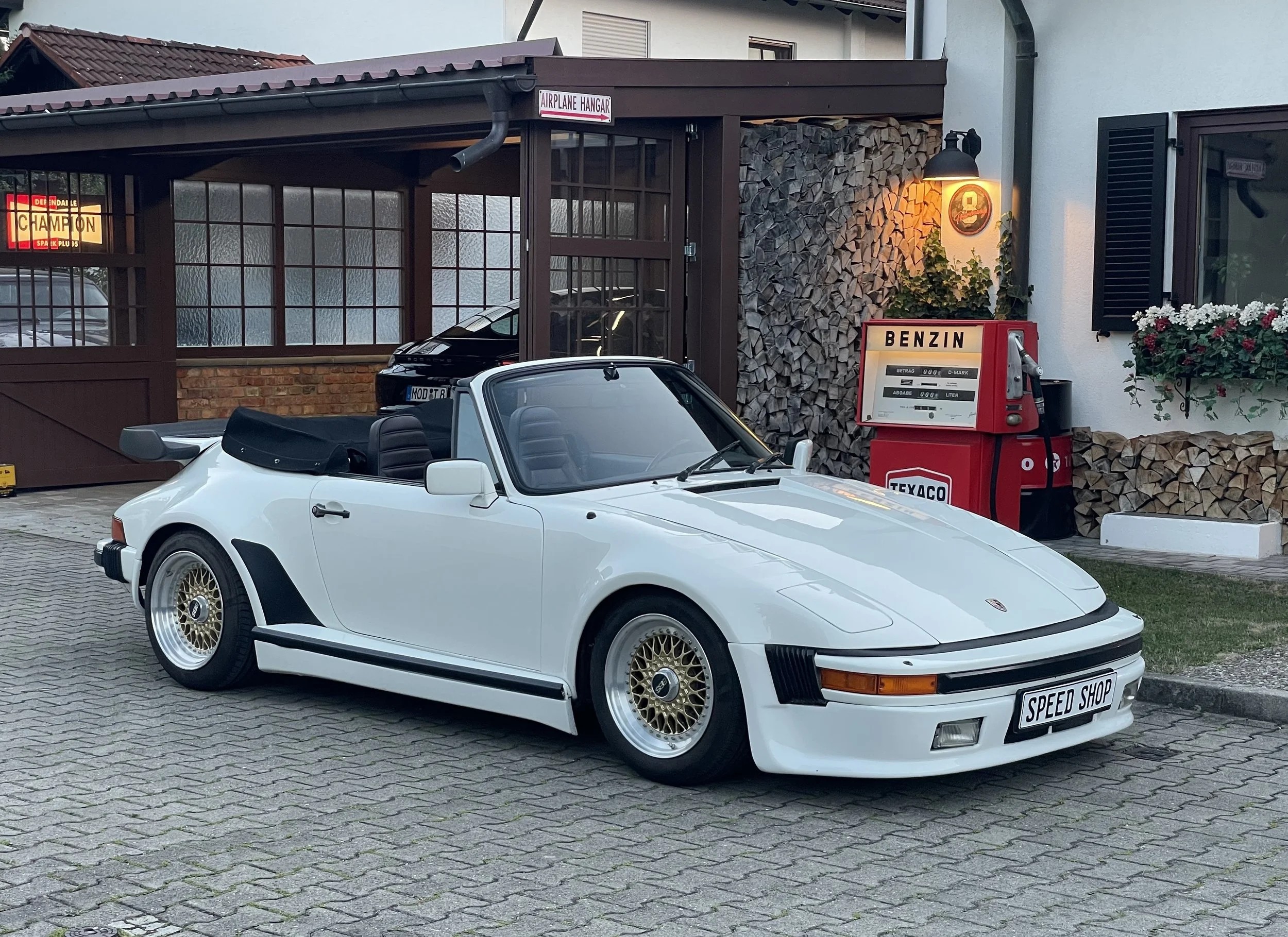 Porsche 930