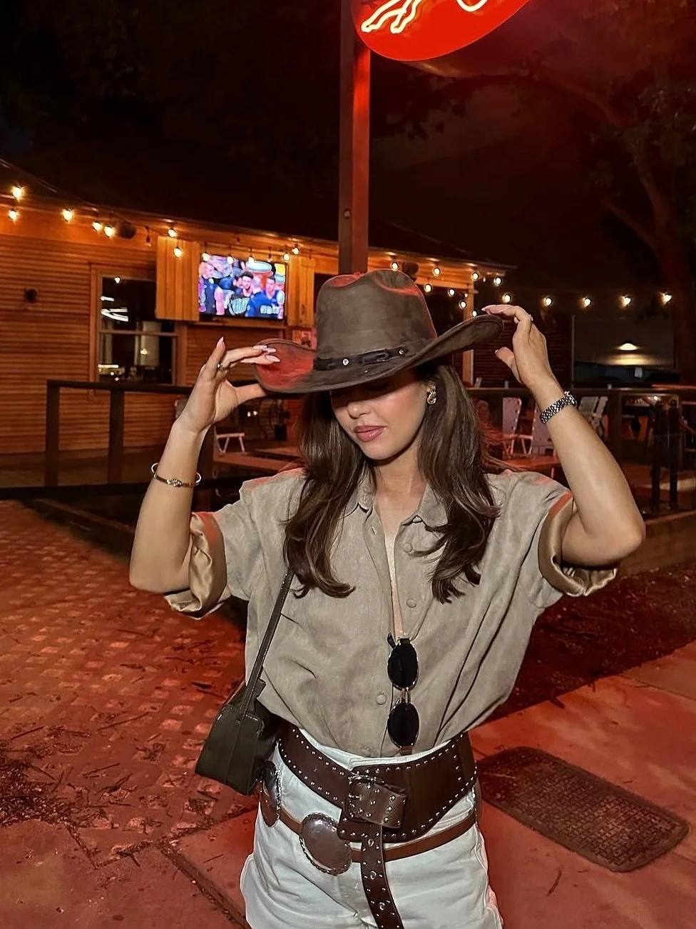 Boots, music, and a glow as golden as the Texas sunset Bonnie Ryan in a Signature Golden Glow. 🤎

#austintexas #austin #texas #spraytan #tan