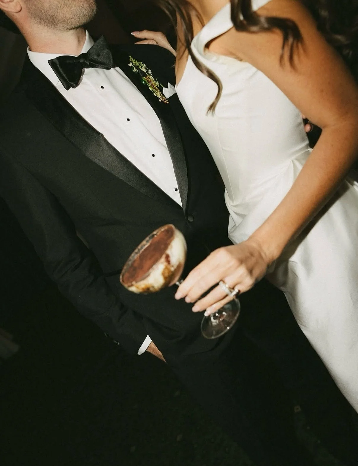 Savannah looked absolutely stunning! Every detail intentional.
This is luxury spray tanning redefined: two celebrity-trained artists bringing a white-glove experience to your wedding day.
The kind of glow that doesn&rsquo;t fade, it lives in the phot