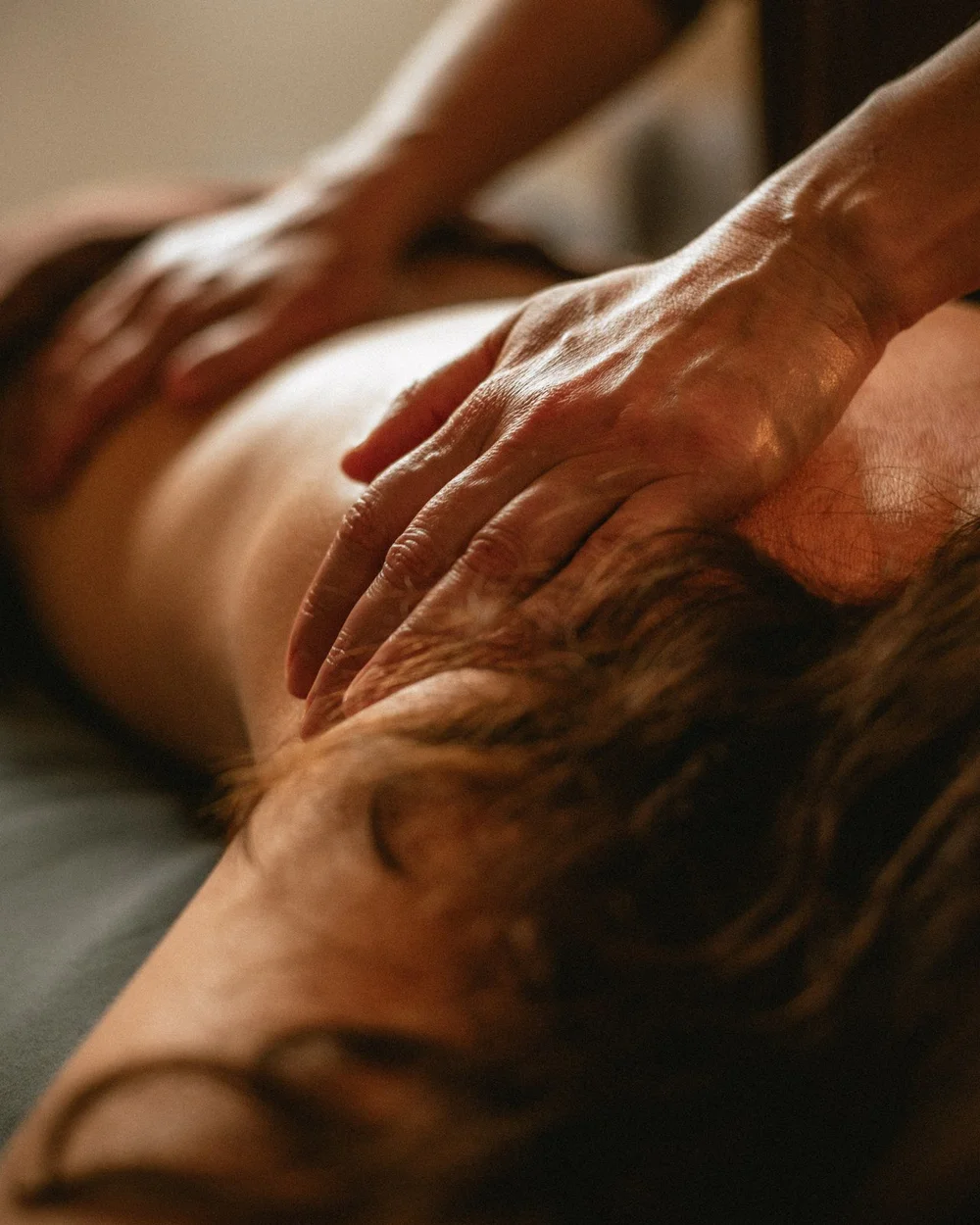 Massage Deep Tissue de la nuque et des trapèzes chez Wellfit Riviera à Grasse