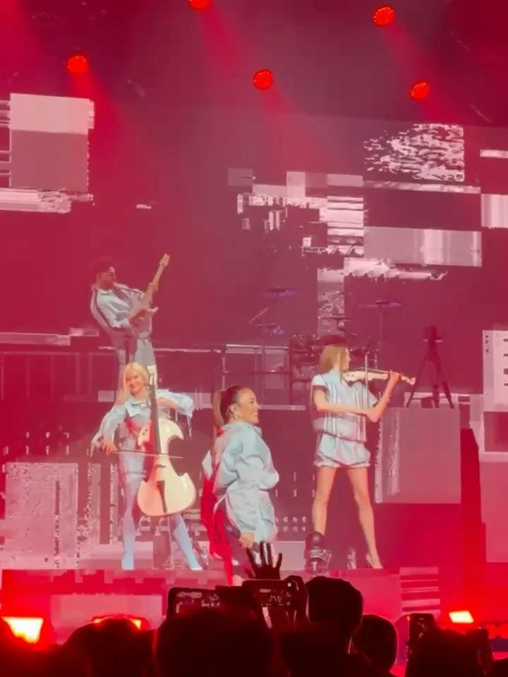 LOVE IN SEOUL 🇰🇷 KOREA 감사합니다 you were a dream ~~~ @cleanbandit at @love.in.seoul was one for the books! 🪐

Was amazed by this beautiful country&hellip; I was reunited with family and friends that traveled from the US and Japan, shared music and mo