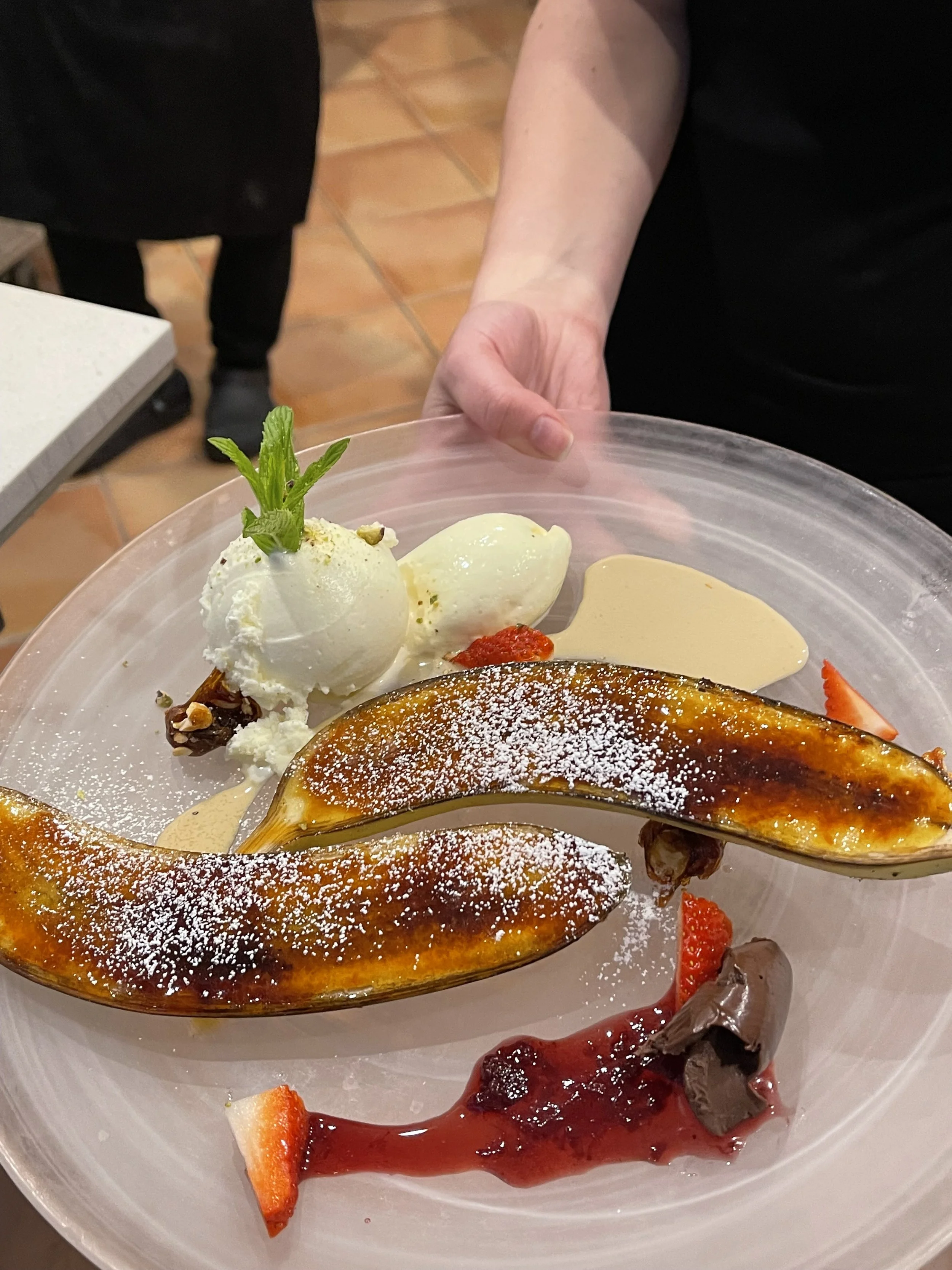 Caramelised banana w/ vanilla ice cream, peanut brittle and butter scotch sauce
