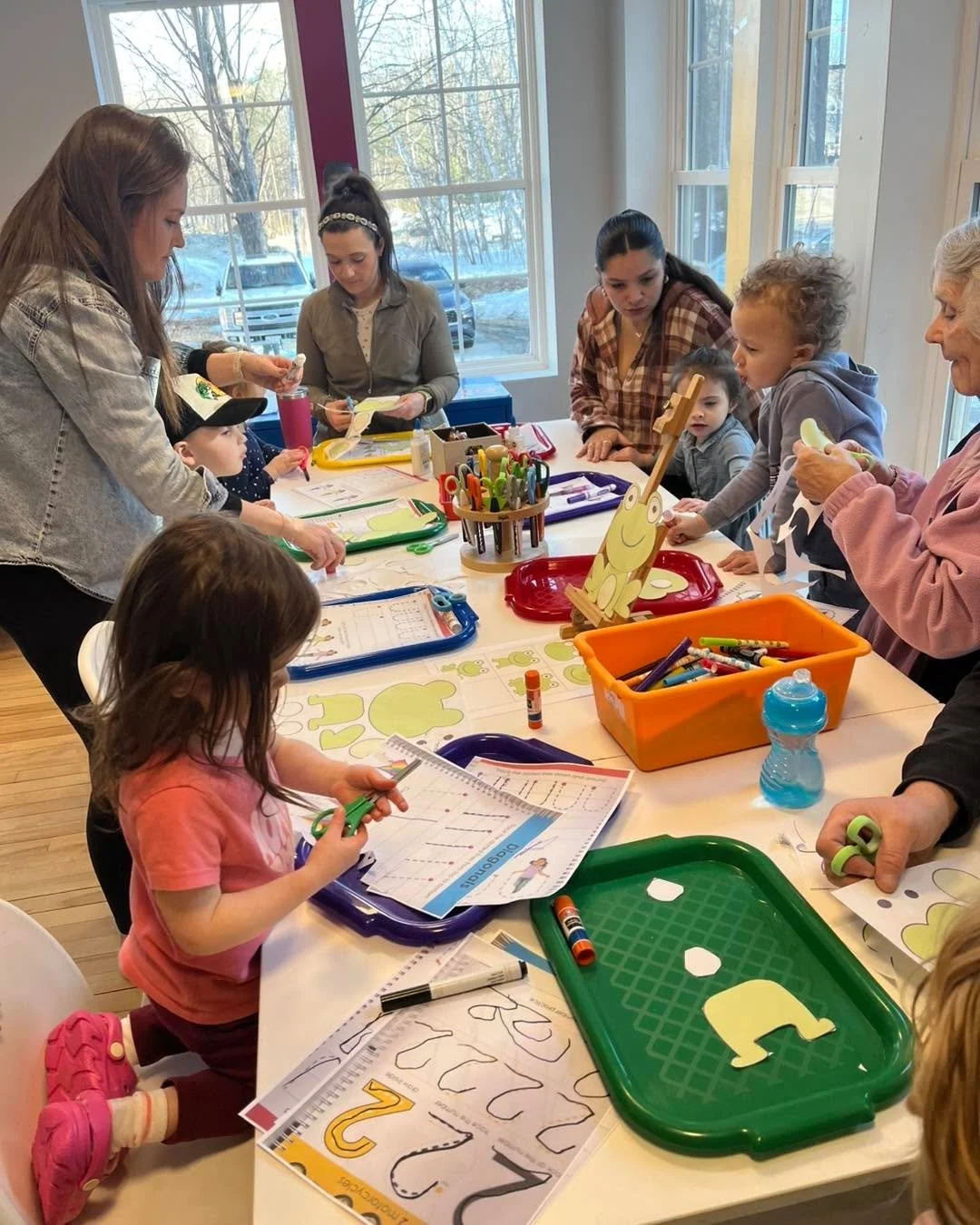 Preschool Steps &mdash; Week 2 🎉

Last week was so great! We read the story Zoo Walk and explored our sensory animals, feeling the different textures of fur and skin. The children also practiced drawing the number 2, along with diagonal and curved l