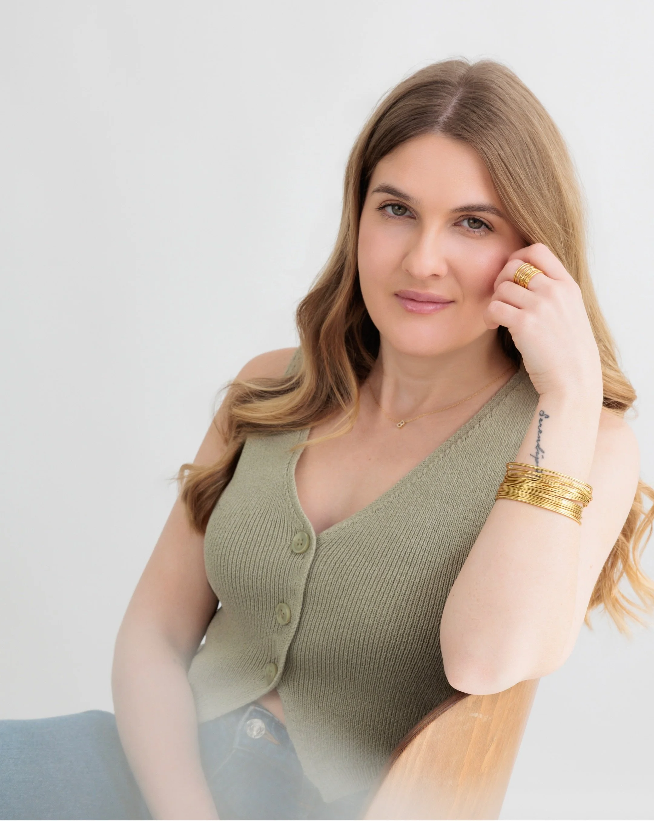 Por fiiiin puedo ense&ntilde;aros las fotos que hicimos hace unos meses para la nueva colecci&oacute;n de @luseiljoyas 🥹💙.

Lo m&aacute;s bonito de esta sesi&oacute;n de fotos creo que es la confianza que se ha generado despu&eacute;s de trabajar c