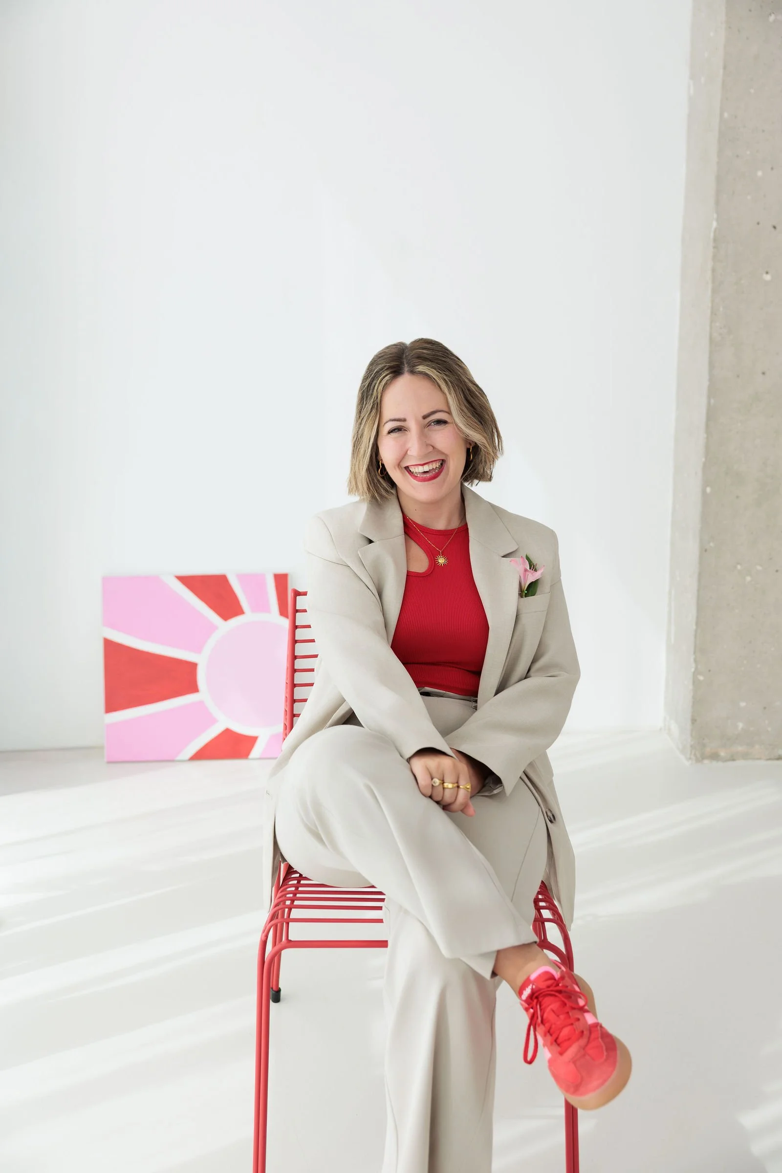 Helena Sánchez, diseñadora gráfica, en una sesión de fotografía de marca personal en Barcelona