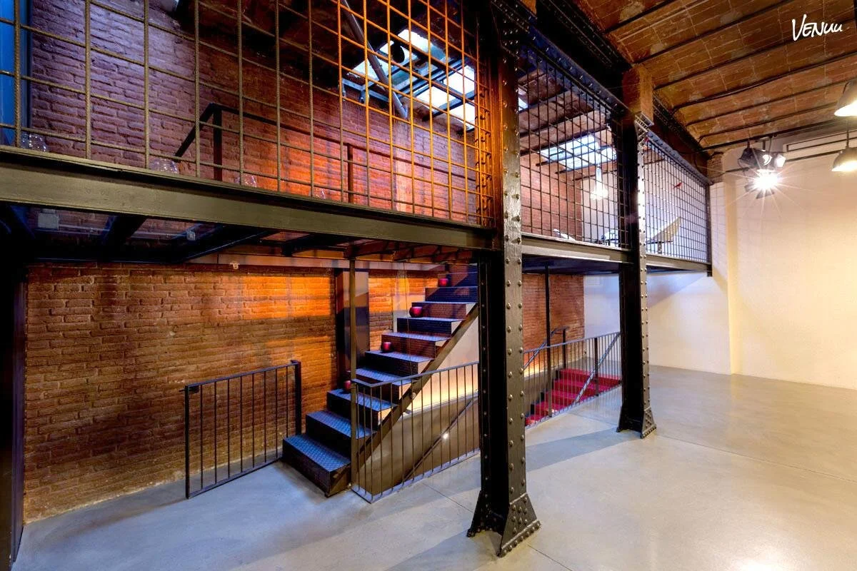 InGracia Sala Soho, espacio industrial en Gràcia preparado para un evento corporativo en Barcelona.