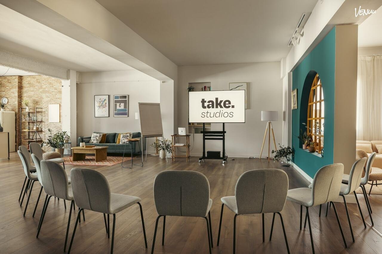 Take Atik en Poblenou, loft luminoso con terraza panorámica para presentaciones de producto en Barcelona.