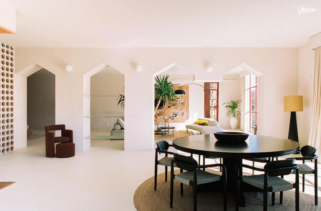 Palmera Estudio en Barcelona, espacio creativo con diferentes ambientes para presentaciones de producto y fotografía de marca.