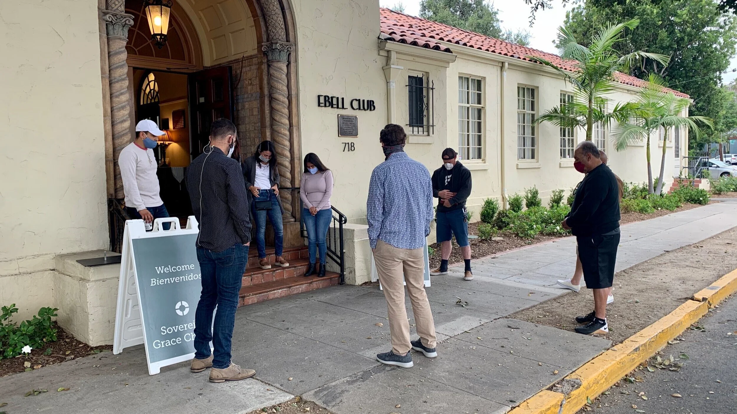 Take a Moment Right Now to Pray For One Another 