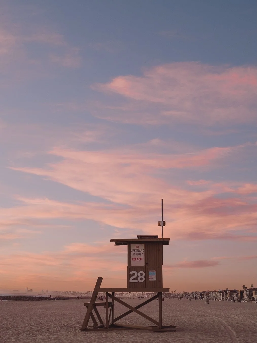 Last week, Kate and I had to pick up my car 1/2 way to the beach, so we just kept going, grabbed dinner, and made sunset just in time. 🧡