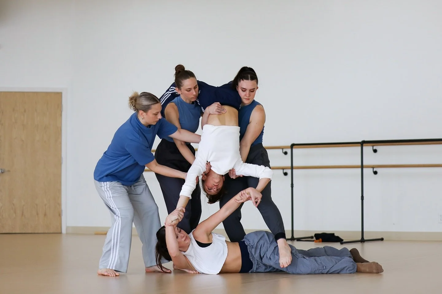 @madcodance in process with @lilyysheppard 🧡

#dance #dancers #dancer #dancersofig #dancing #stl #stlouis #stlart #stlartist #stldance #artistsonig #dancersofinstagram #artistsoninstagram #inthestl #dancephotography #dancephotography #contemporaryda