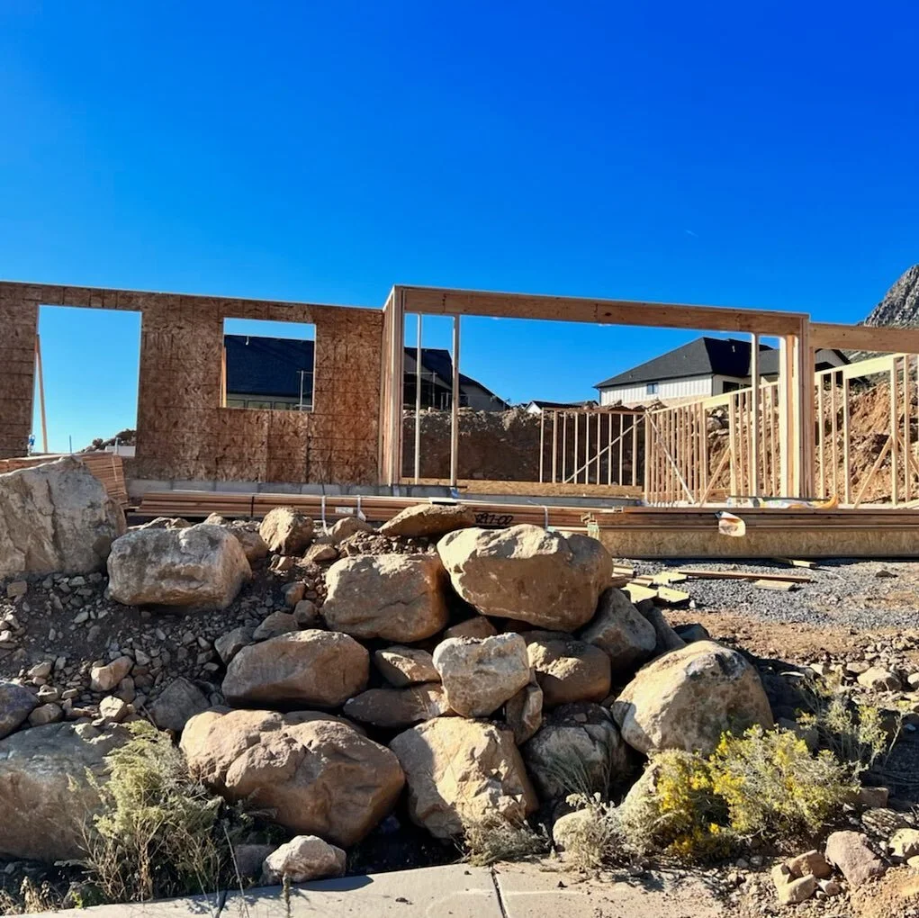 Showing some progress on this new home we&rsquo;re working on🤩🤩

#construction #constructioninUtah #framing #framinginUtah #utahconstruction #newhomeconstruction