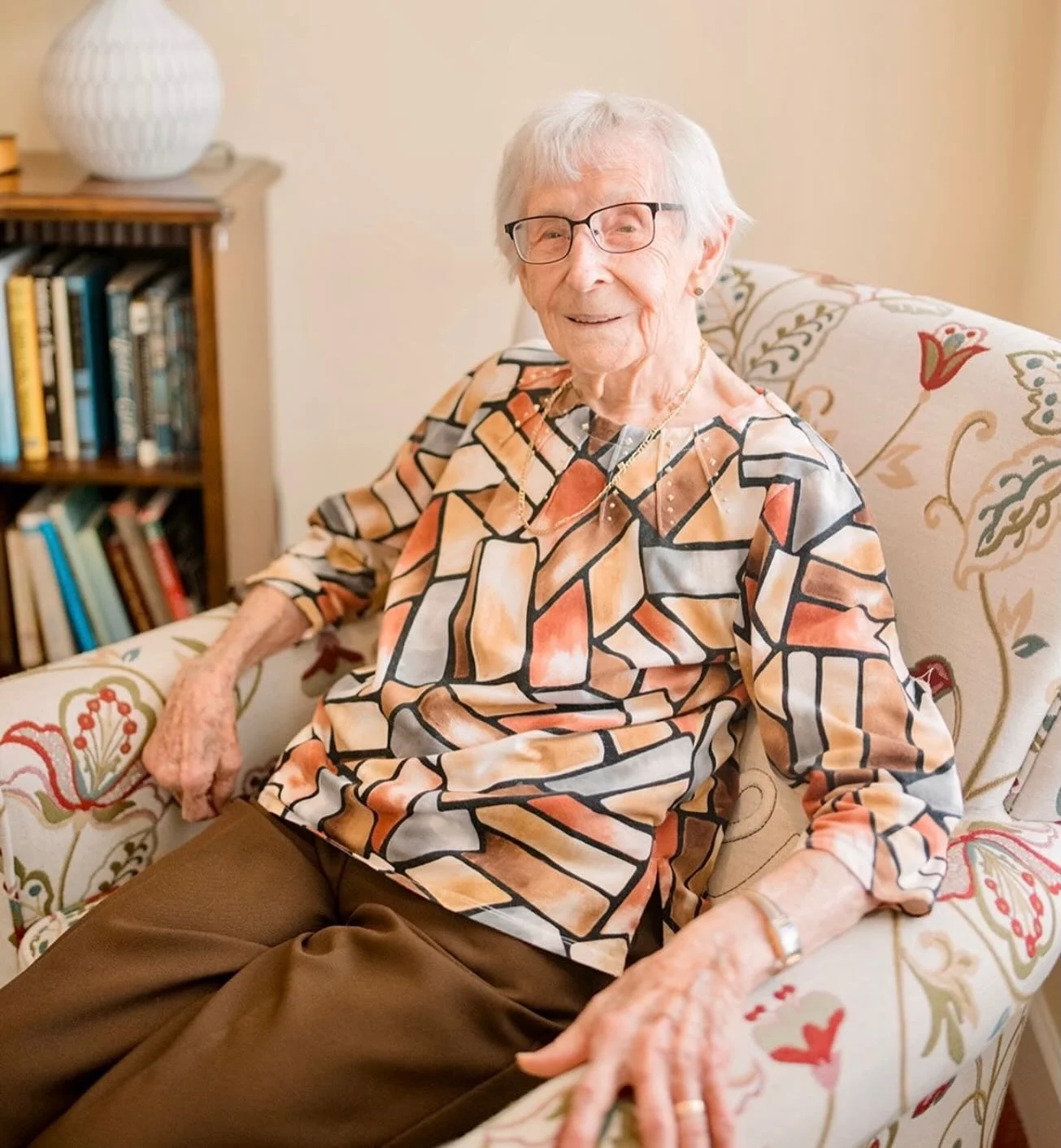 Dunlop House Resident Spotlight: Eva 💜

At 102 years young, Eva is living proof that legends don&rsquo;t retire, they just get more interesting.

Back in the day, Eva worked as a dietician (helping people make better life choices long before it was 