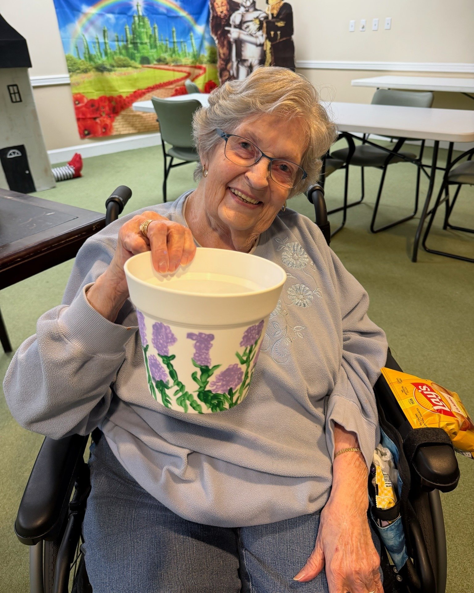 Move over, Monet. 🌸🎨👩🏻&zwj;🎨 Our residents put their artistic touch on spring this week with hand-painted planters... and yes, we're a little obsessed. Which one is your favorite?
