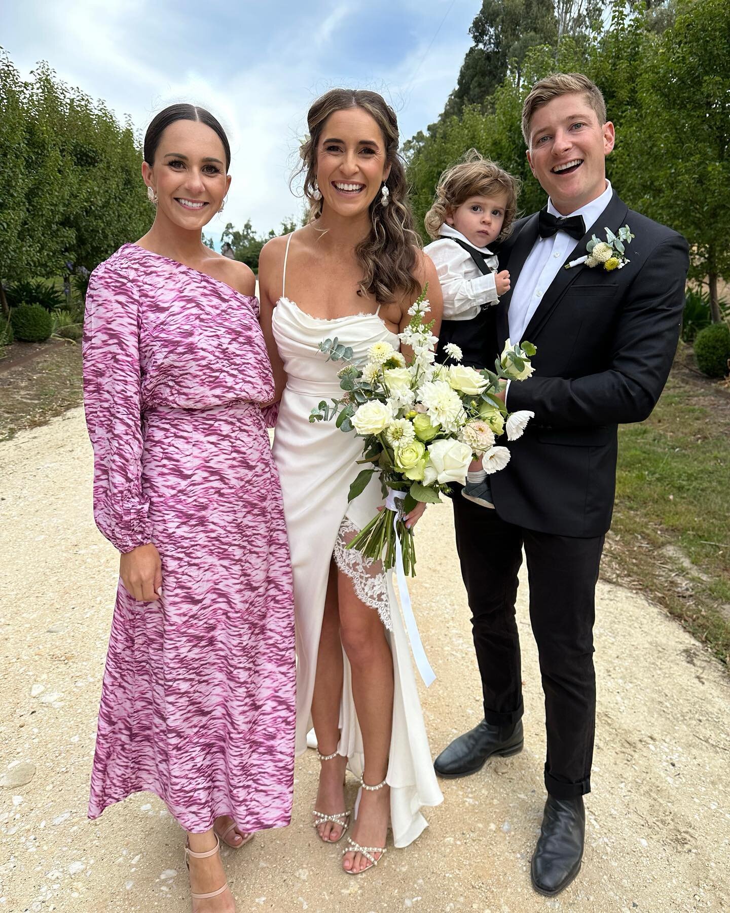 🖤 𝐌𝐫 &amp; 𝐌𝐫𝐬 𝐂𝐚𝐫𝐭𝐞𝐫 🖤

Feeling very lucky to have officiated the wedding of this gorgeous little fam!

Sarah &amp; Morgz you are two of the most gracious, kind and humble humans. 

I dont think I saw either of your faces without those 