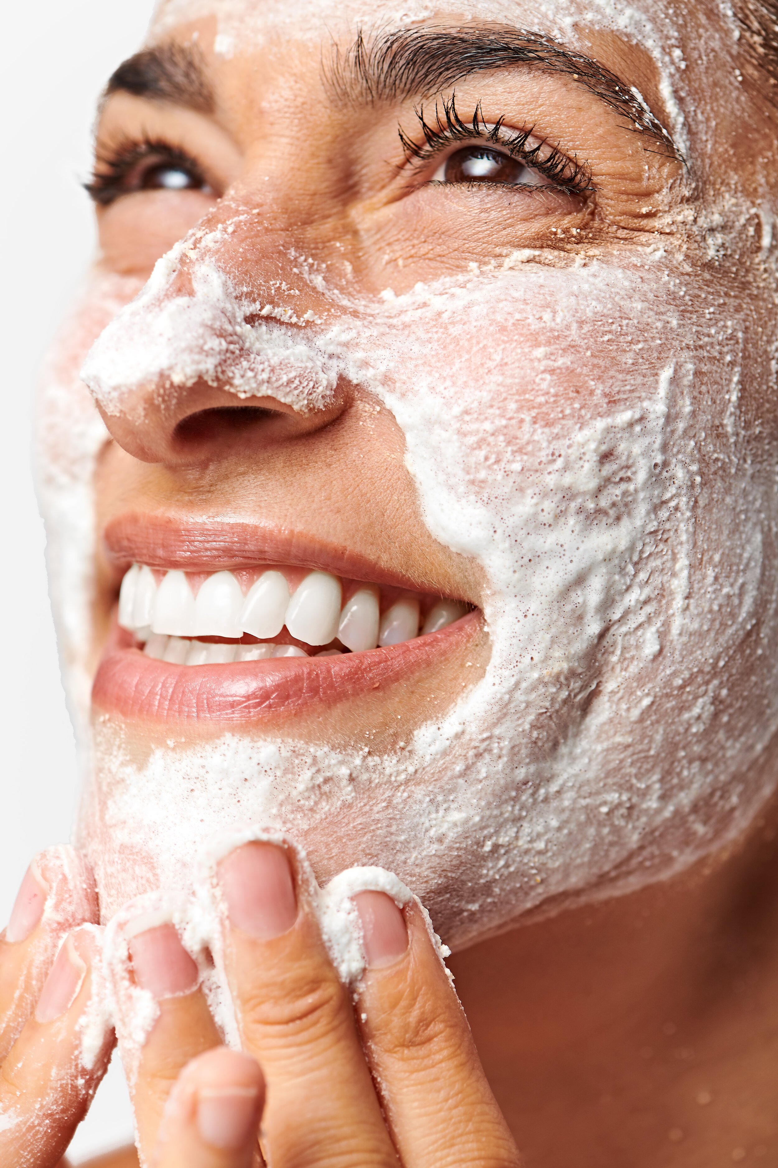 Erika+Applying+Product+to+Face+1+-+Daily+Microfoliant+Refill.jpg