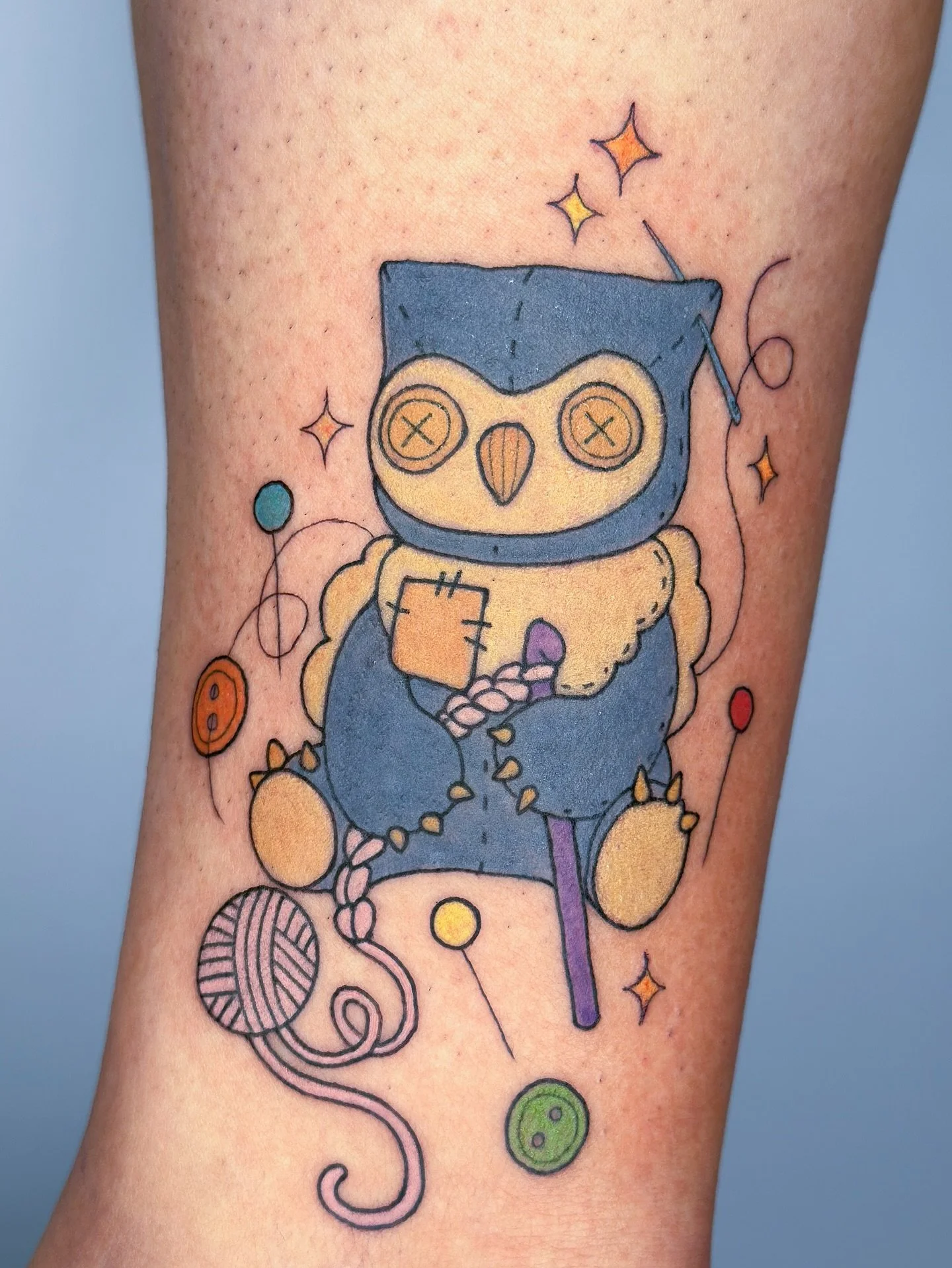 Owl bear based on my flash for my client that can crochet owlbear!!! What do you think he&rsquo;s making ? 
.
See more designs like this @bons.lagoon I am booking for October in LA/OC 💕
.
#bg3 #baldursgate3 #bauldersgate3tattoo #owlbear #videogameta