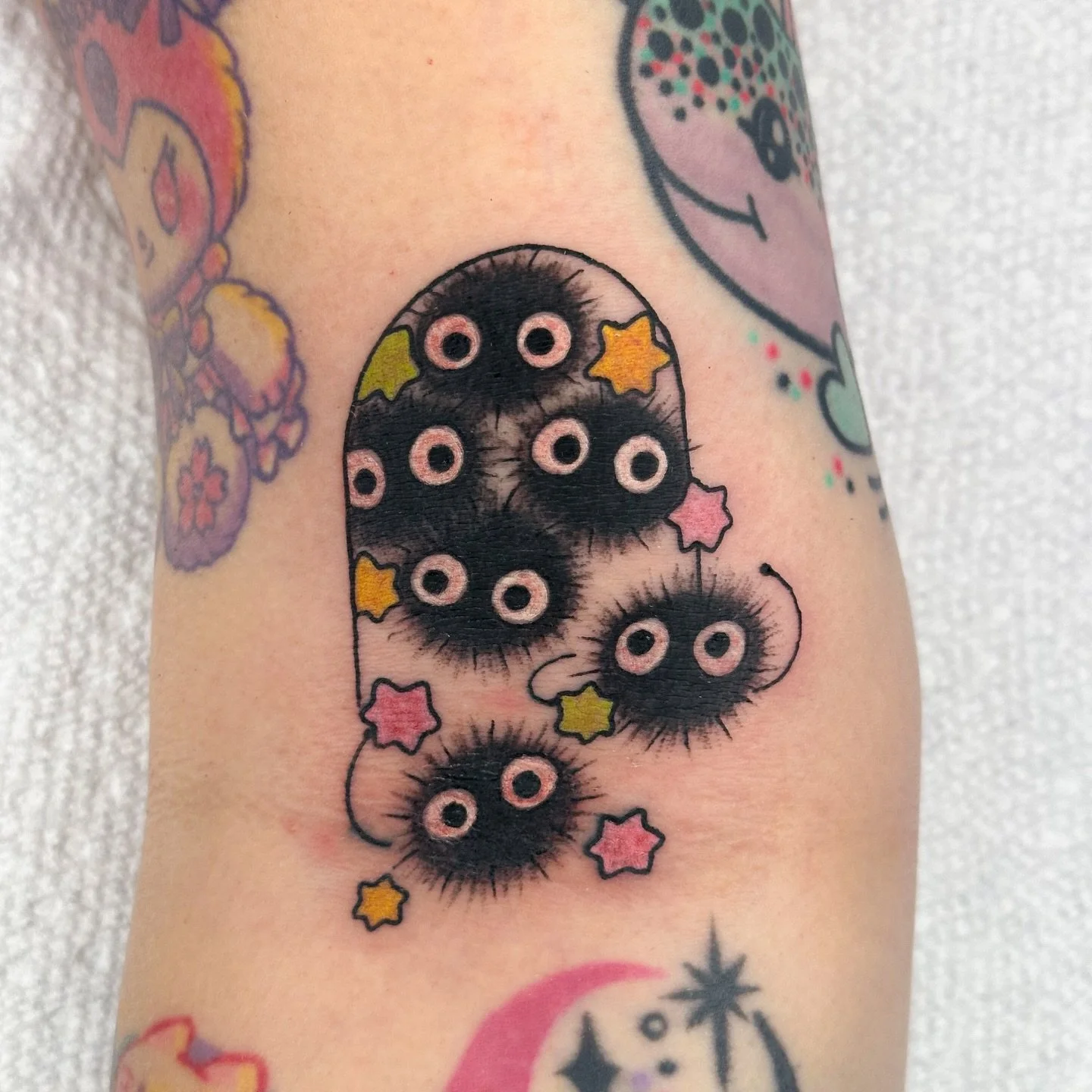 Tumbling into the new year >.>
.
From my flash see more available @bons.lagoon book for Feb-April ! Tattoo booking form linked in bio
.
#latattoo #octattoo #spiritedawaytattoo #sootsprites #animetattoo