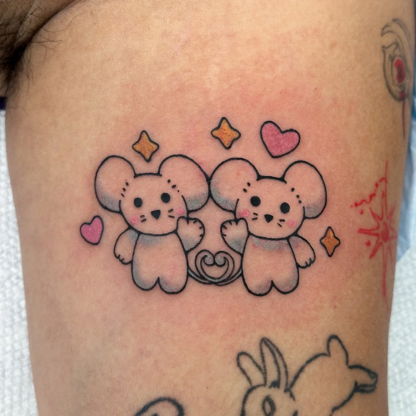 Maus tattoo! Been doing a lot of pokemon lately 💖
.
From my flash see more @bons.lagoon booking tattoos Feb-Apr
.
#pokemontattoo #maushold #animetattoo #kawaiitattoo #finelinetattooartist