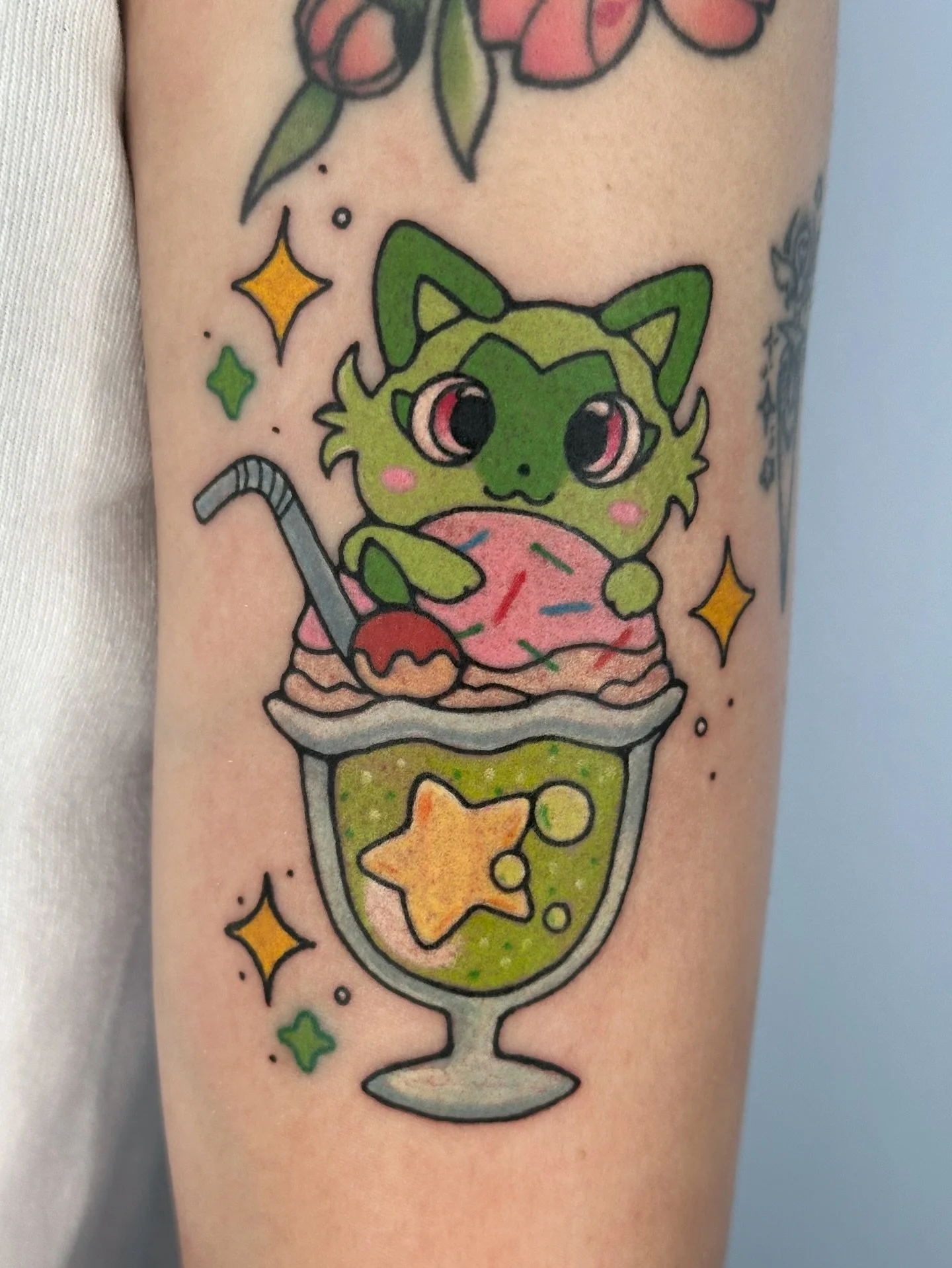 Sprigatito melon soda tattoo 💚 are you playing pokopia? :3
.
Design from my flash @bons.lagoon Booking April - June! I have a manga flash sale going on till March 31! Booking link in bio
.
#pokemontattoo #pokopia #sprigatito🌱 #kawaiitattoo cute col