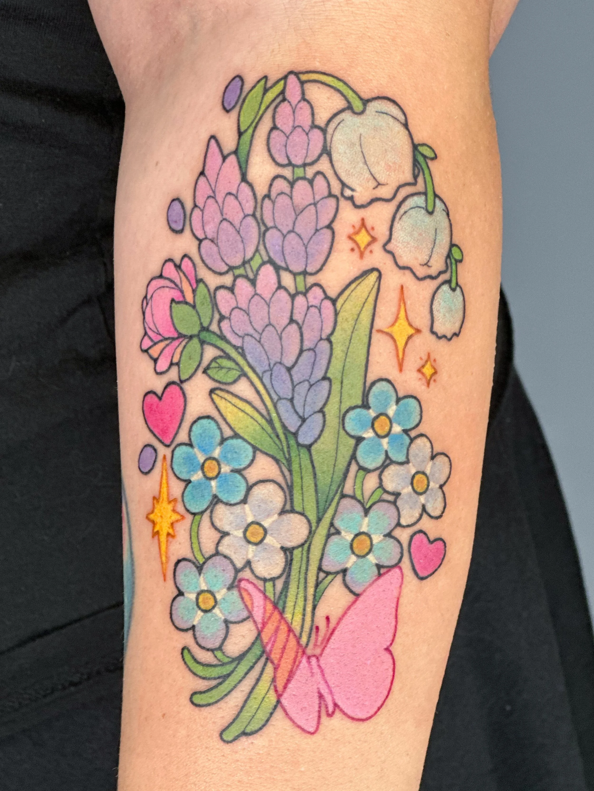 I love custom bouquets ! Especially ones featuring a variety of flowers ^^ down to do these in color or black and gray! 
.
Booking for June! Link in bio for booking form or see flash @bons.lagoon 📍 tattoos in Los Angeles / OC
.
#botanicaltattoo #flo