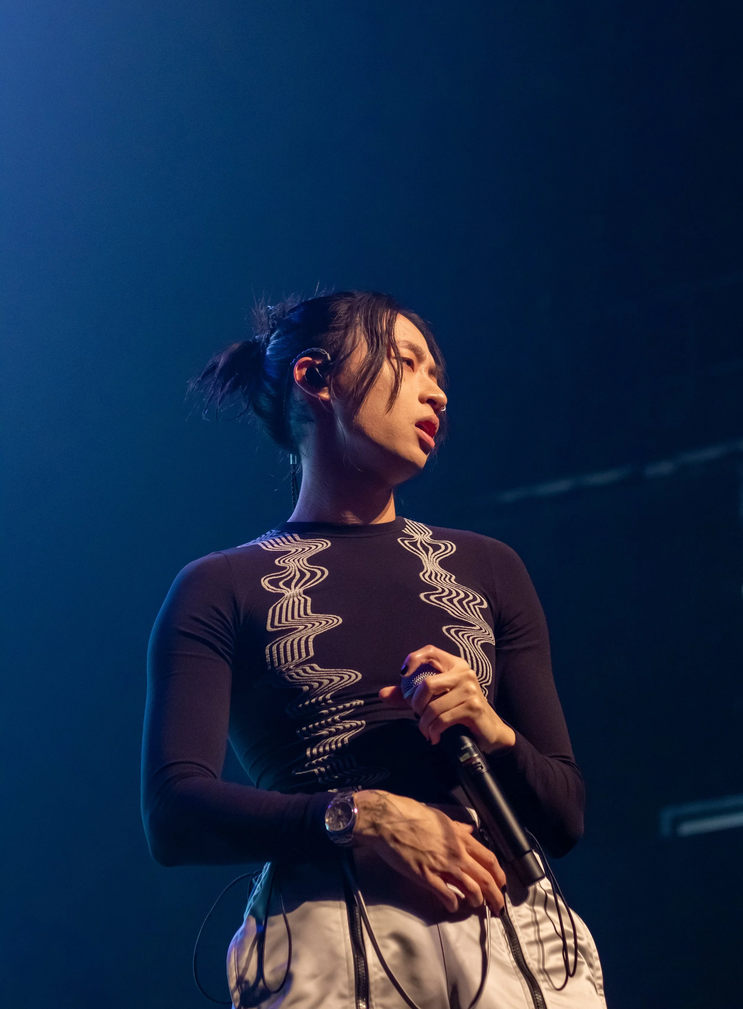 Lo-fi artist keshi performing at the Fonda Theatre in Los Angeles on June 14, 2022 during his HELL/HEAVEN Tour. Concert photography by Giannina Fredo for Melophile Media.