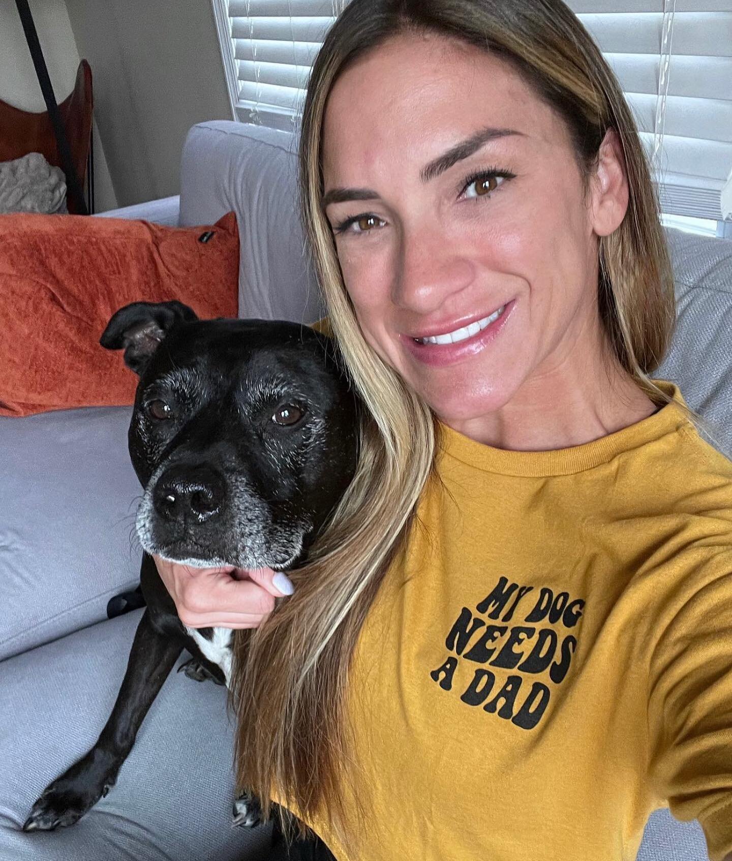 @ulsas5 and her sweet pup Herbie in our favorite kind of selfie! 💁🏻&zwj;♀️🐶❤️

Happy Sunday everyone! ☺️

Remember, today is the last day to enter our latest giveaway! The winner will receive one of our OG Tees, a crop top, AND a trucker hat! We&r