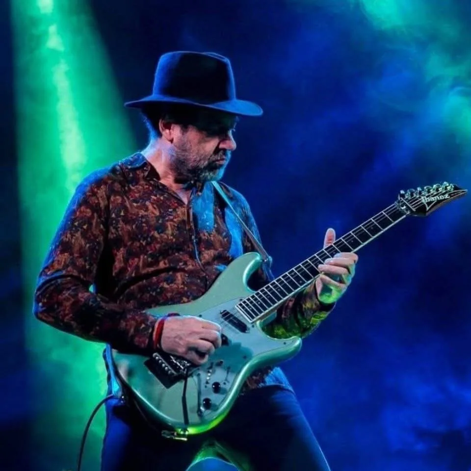 Alejandro Marcovich permanece delicado; músicos y fans le envían apoyo