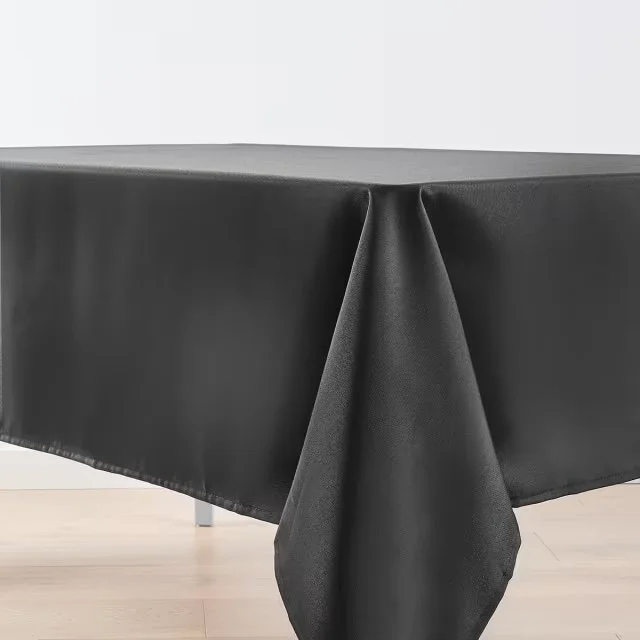 Black Tablecloth or White Tablecloth