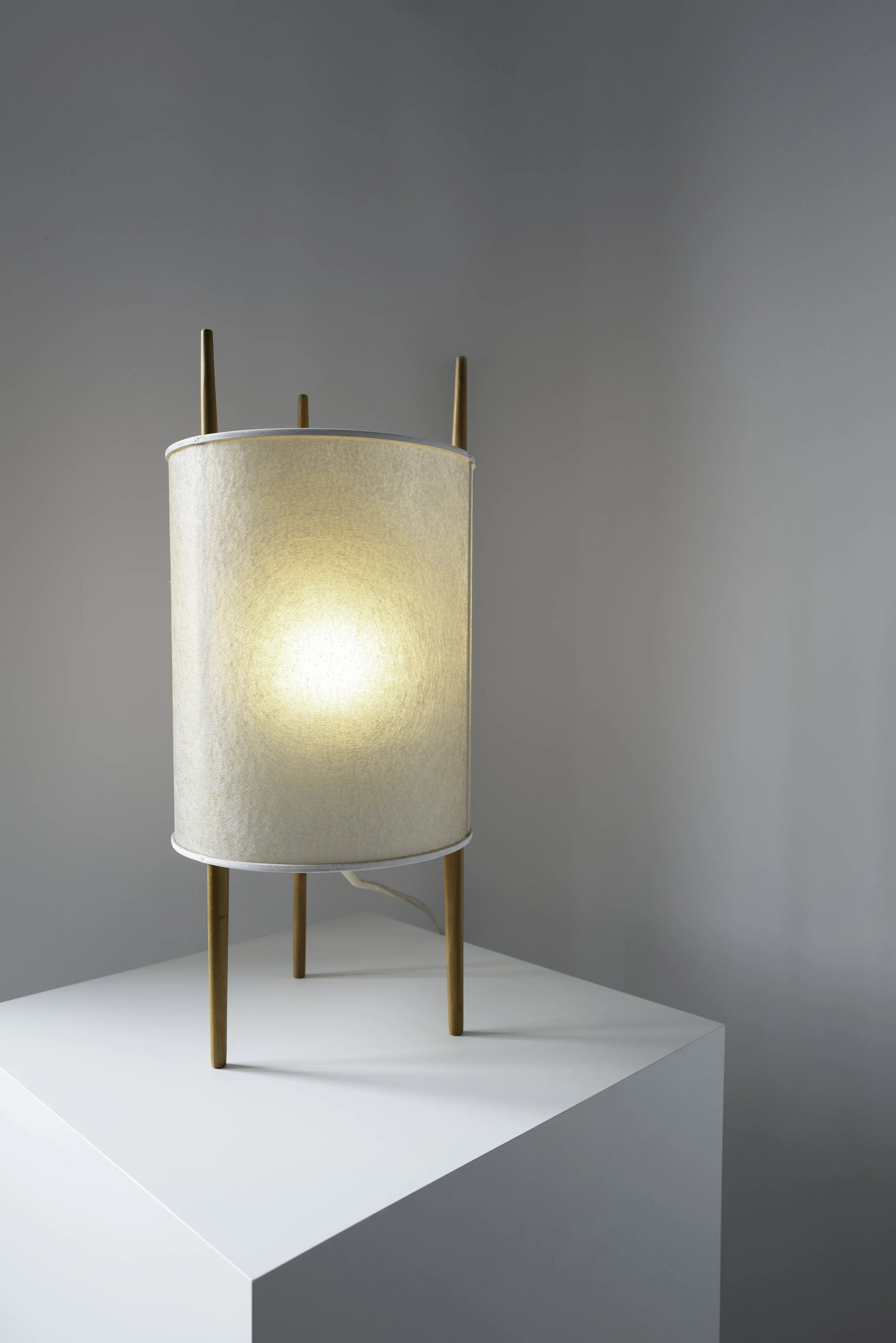 Isamu_Knoll_Table_Lamp_v2.jpg