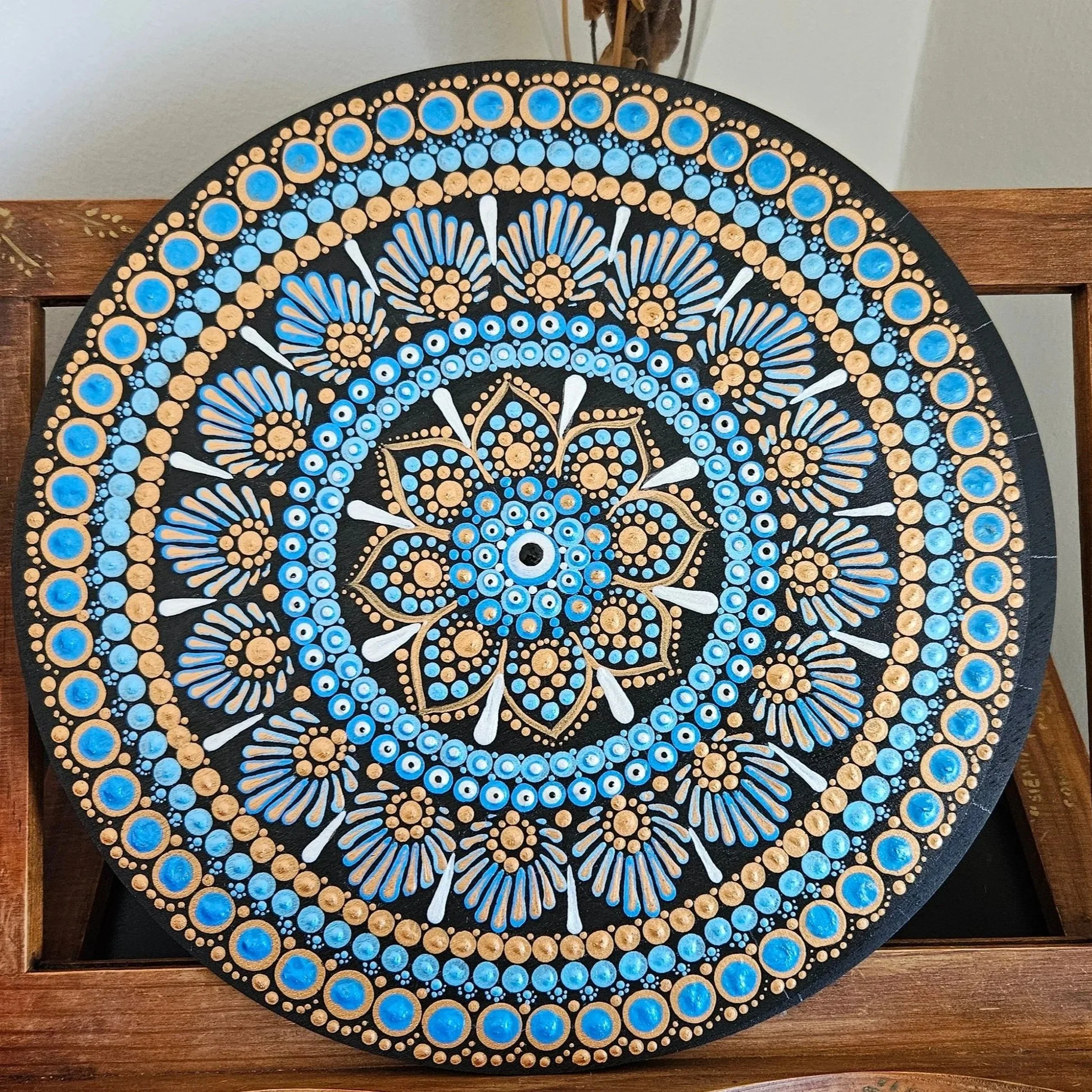 Mandala de Protección Ojo Griego
140€
.
Mandala diámetro: 30 cm/ 11,8 inches
.
Técnica Puntillismo sobre Madera
.
Gastos de envío no incluídos
.
(Debido a las diferencias de calibración entre pantallas y dispositivos, los colores de la obra pueden va