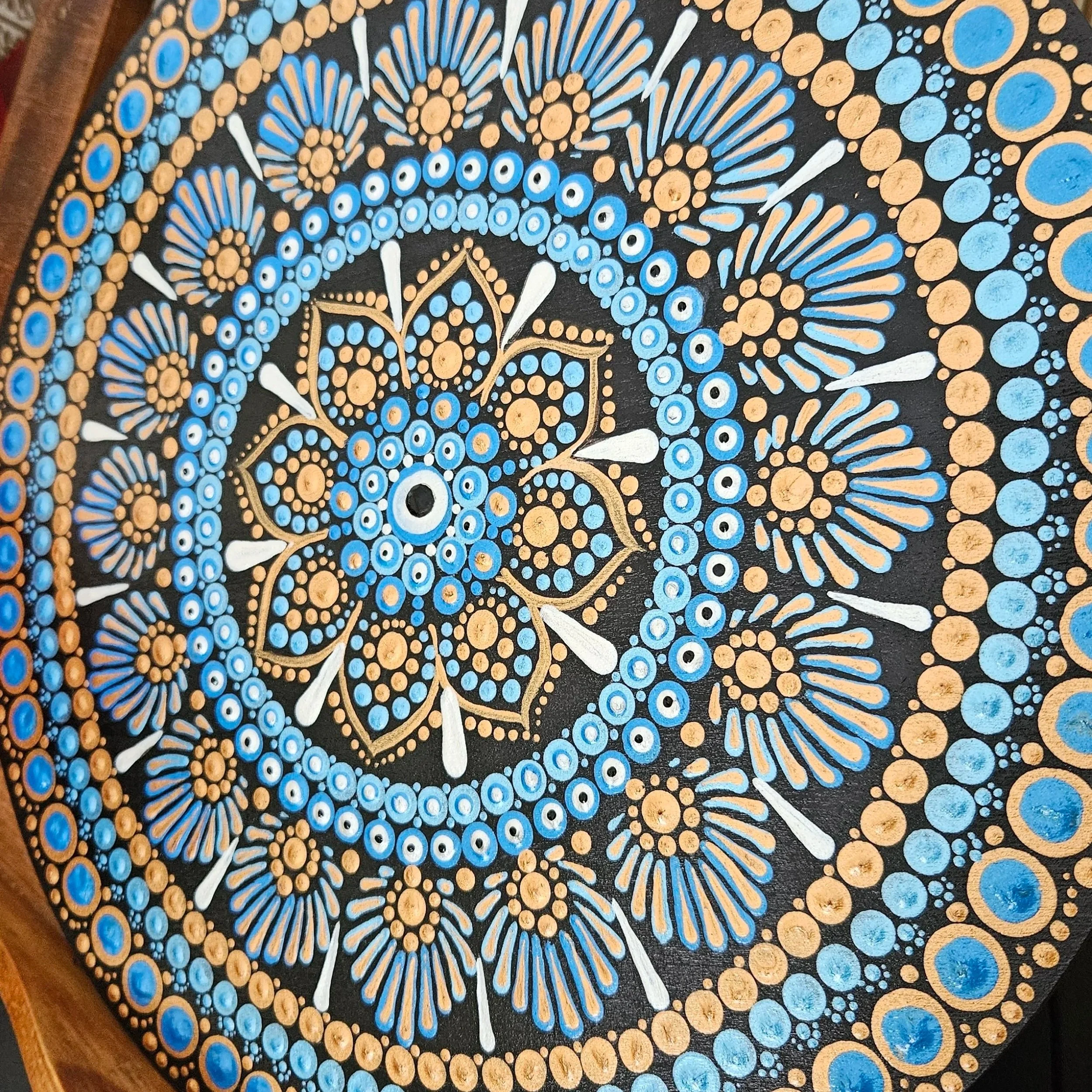 Mandala de Protección Ojo Griego
140€
.
Mandala diámetro: 30 cm/ 11,8 inches
.
Técnica Puntillismo sobre Madera
.
Gastos de envío no incluídos
.
(Debido a las diferencias de calibración entre pantallas y dispositivos, los colores de la obra pueden va