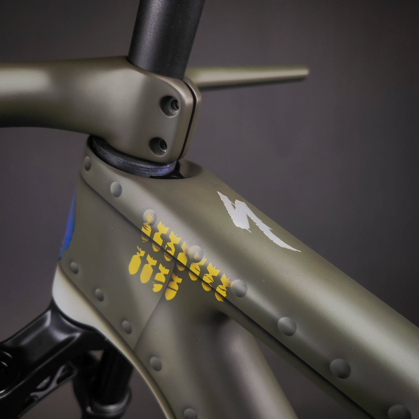 B17 Bomber &times; SWORKS Epic

Tribute bike dedicated to a family member who dropped quite a lot of heat on the Nazis during WWII.
.
.
#ww2 #b17bomber #custompaint #sworks #jlpaintsbikes