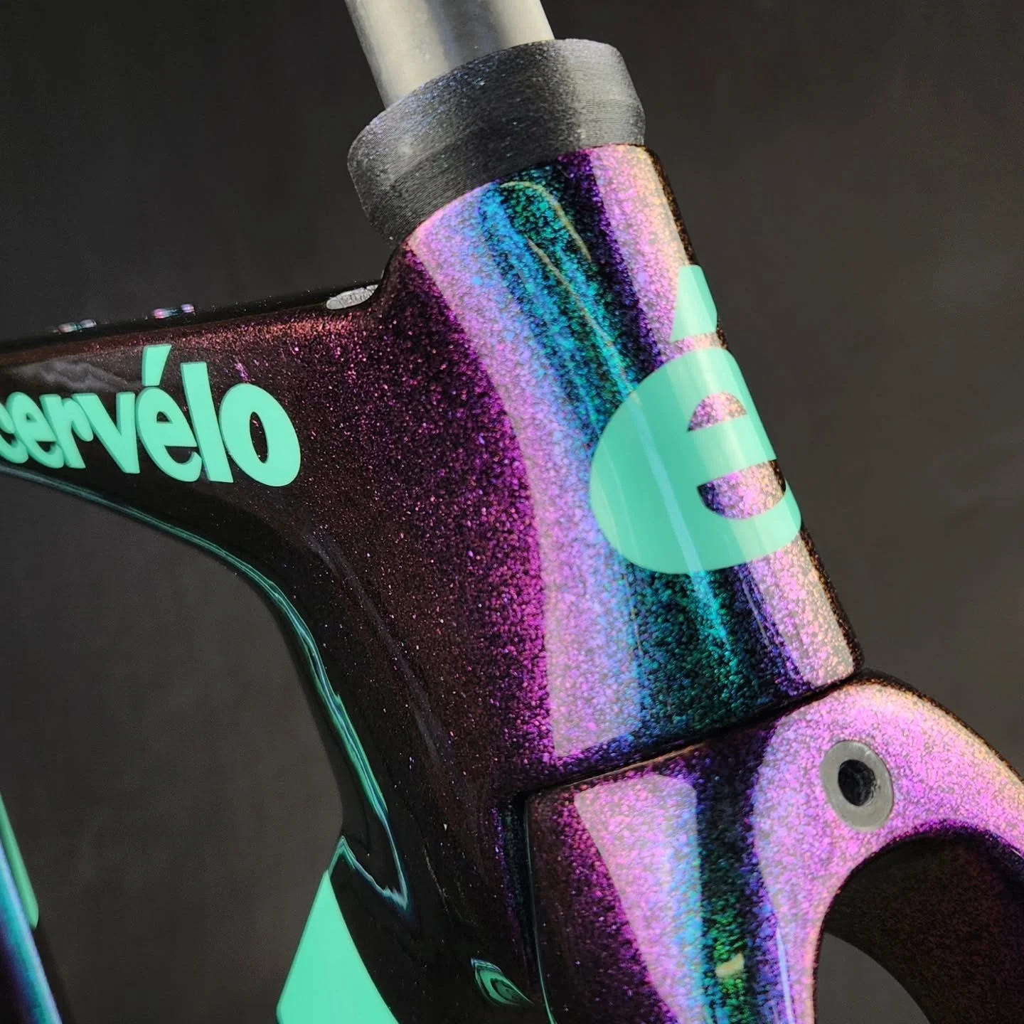 Cervelo P3 - "Vortex Supershift" pearl w/ winter mint logos.
.
.
.
@cervelo #cervelo #cervelop3 #custompaint #didspade #vortex #jlcustompaint #jlpaintsbikes @low_life_jordan @didspade