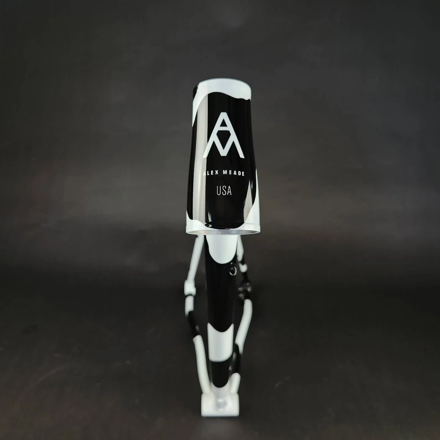 Alex Meade at it again! This time with one of the most playful paint jobs I've had the pleasure of doing on one of his bikes.
.
.
.
#alexmeadebikeworks #custombike #custompaint #steelbike #holstein #holsteincow #jlpaintsbikes #jlcustompaint @alexmead