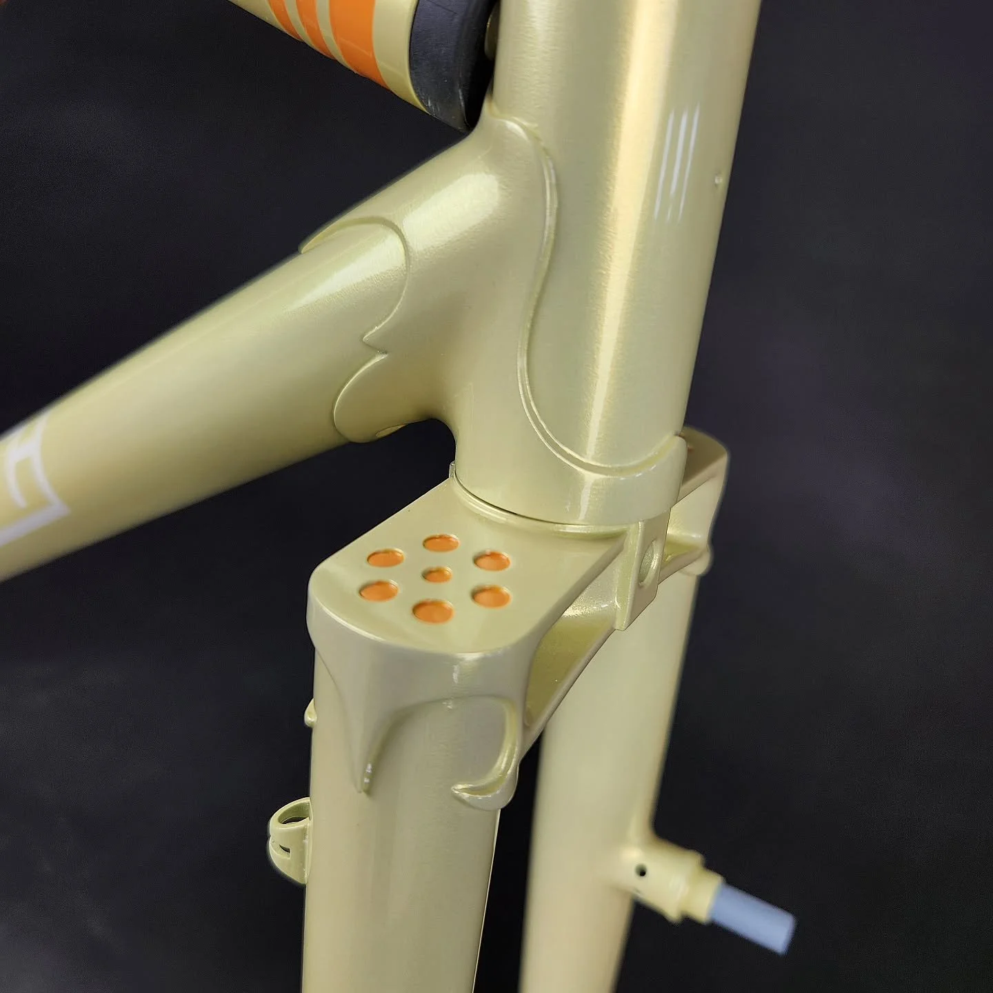 "Champagne Yellow"

Latest from Royal H Cycles for Yellow Bird Threadworks.
.
.
.
#custombike #custompaint #silca #lugs #craftsmanship @royal_h_cycles @yellowbirdthreadworks @low_life_jordan