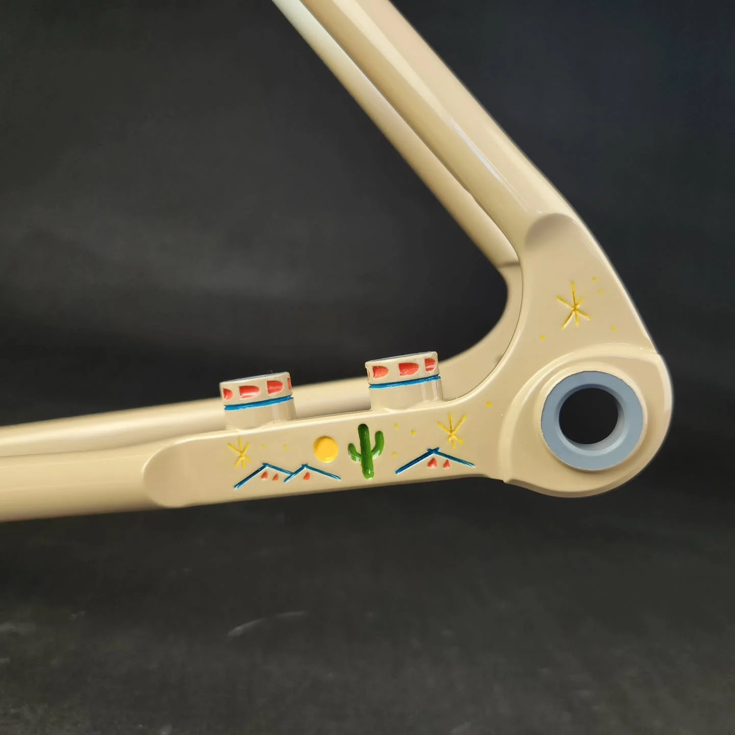 The GOAT at it again...
.
.
.
@tomii_cycles #tomiicycles #funbikes #custombike #custompaint #westerntheme #design #bicyclepainter #bicyclepaint #jlcustompaint @low_life_jordan