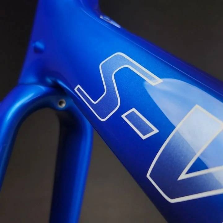 S-WORKS Roubaix - Kandy apple red fade to Kandy blue. Marbled chainstays and fork ends. Frosted fill logos with a white outline 👍

.
.
.
#sworks #roubaix #custompaint #bicyclepaint #jlpaintsbikes