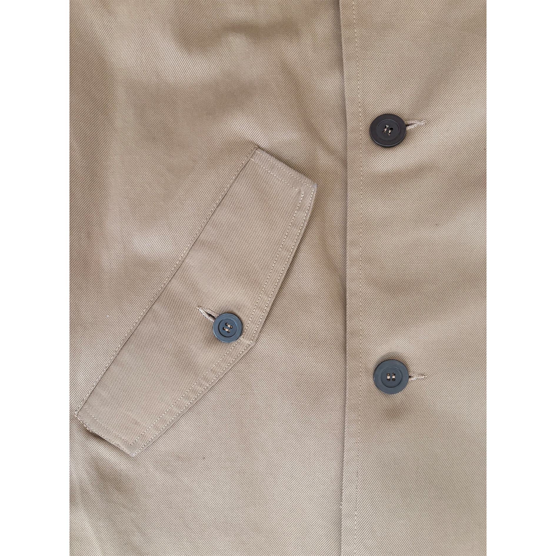 Trench coat detail 5.png