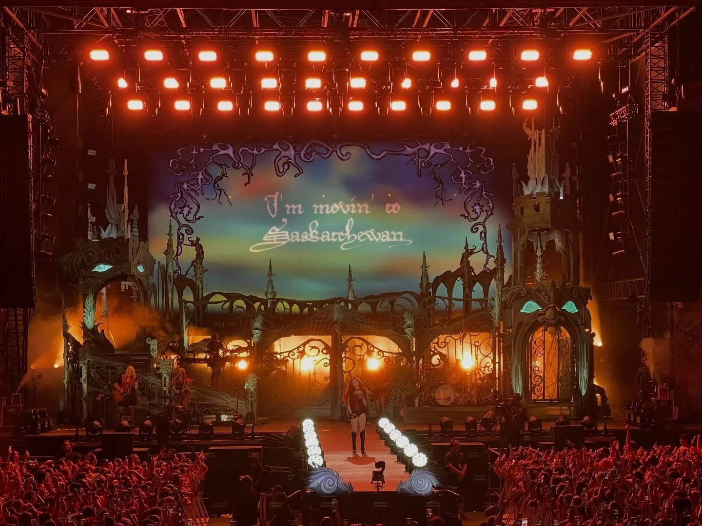 New countries, new continent! Was a privilege to continue to look after all things lighting for @chappellroan down under 🇦🇺🇳🇿

Partner in crime @anthonyfio 
Master of the buttons (and 2026 TPI winner 🎉) @tessfalcone 
Local legends @lvlxproductio