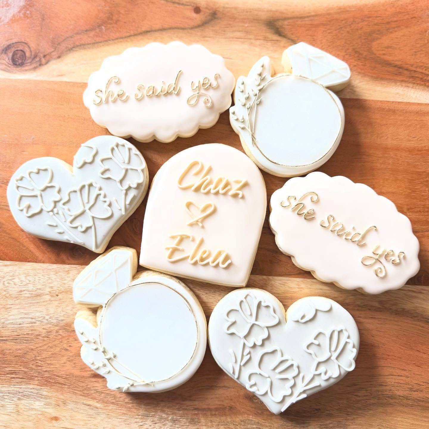 💍👩&zwj;❤️&zwj;👨🩶